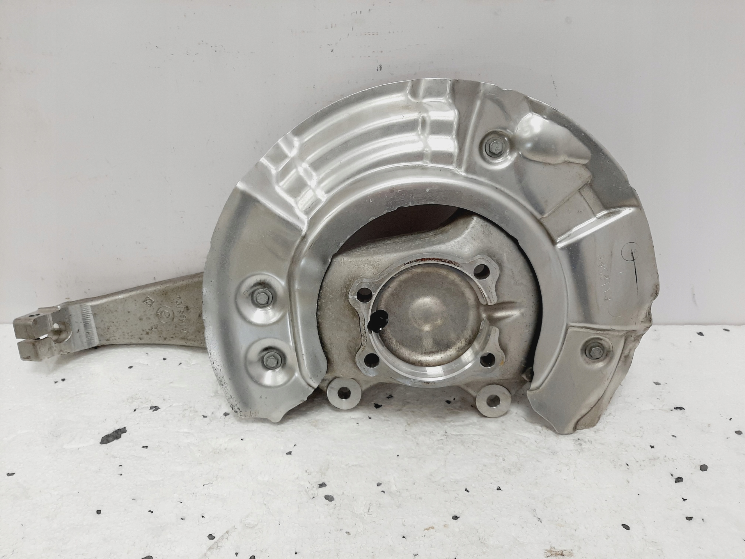 Achsschenkel VORNE RECHTS BMW F01 F02 F07 - galeria