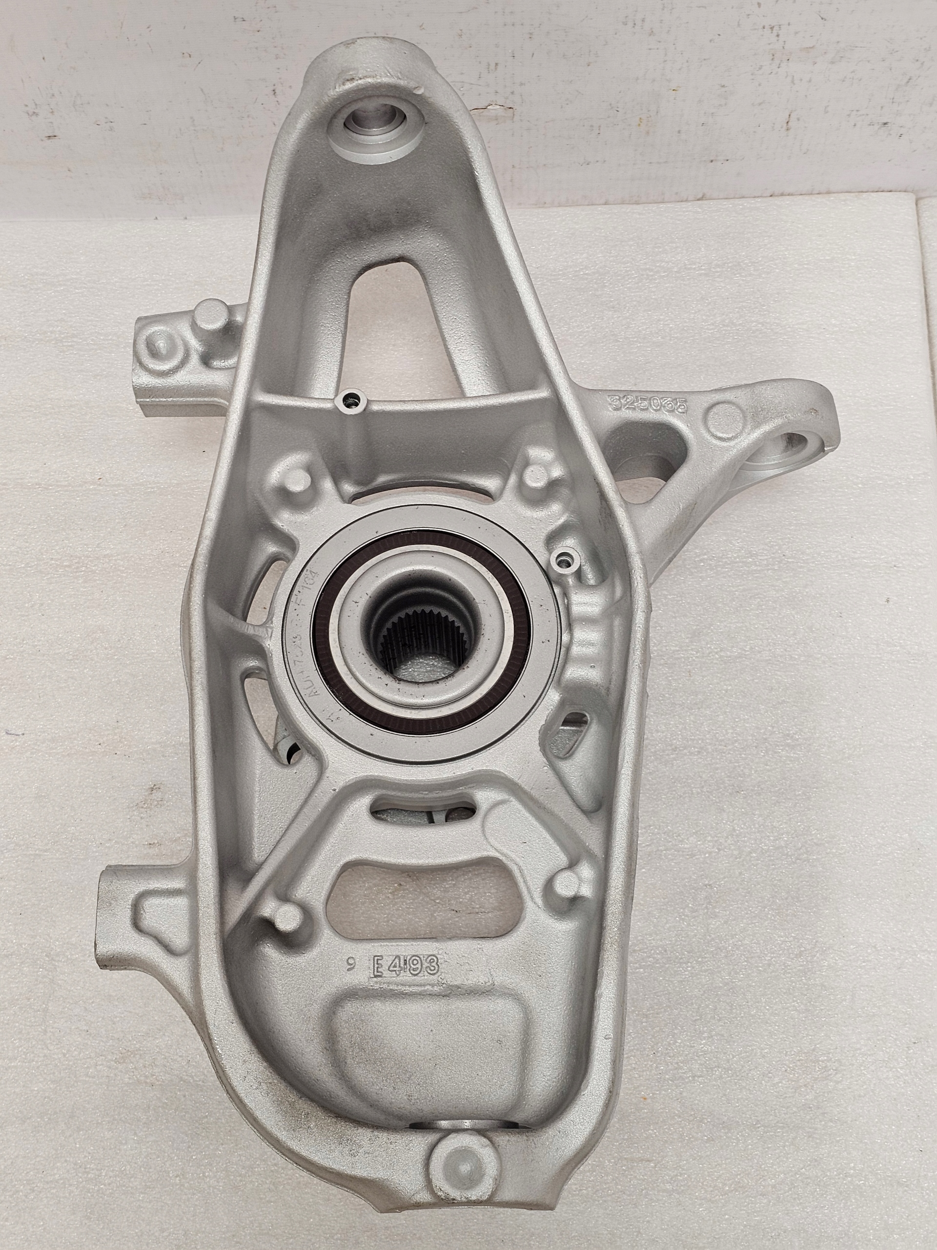 Steering knuckle Ferrari Portofino LEFT FRONT - galeria