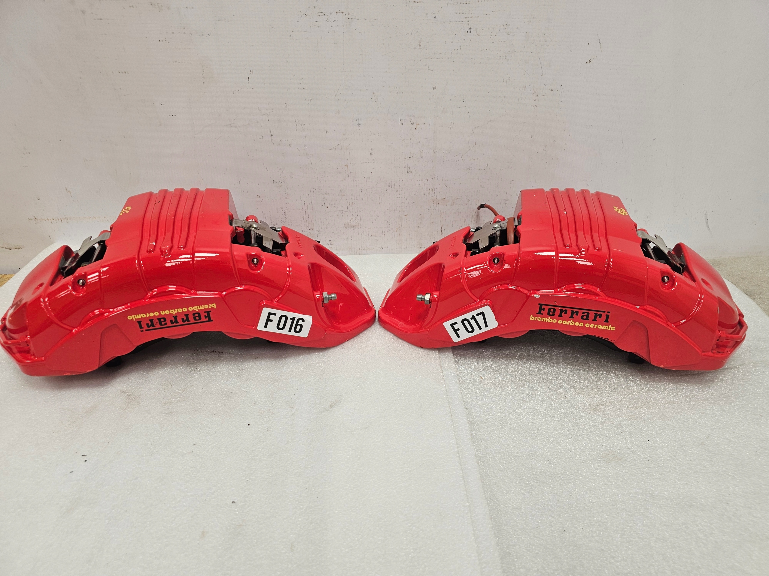 Суппорта Суппорт Ferrari SF90 Керамика Колодки передние левые НОВЫЕ - galeria