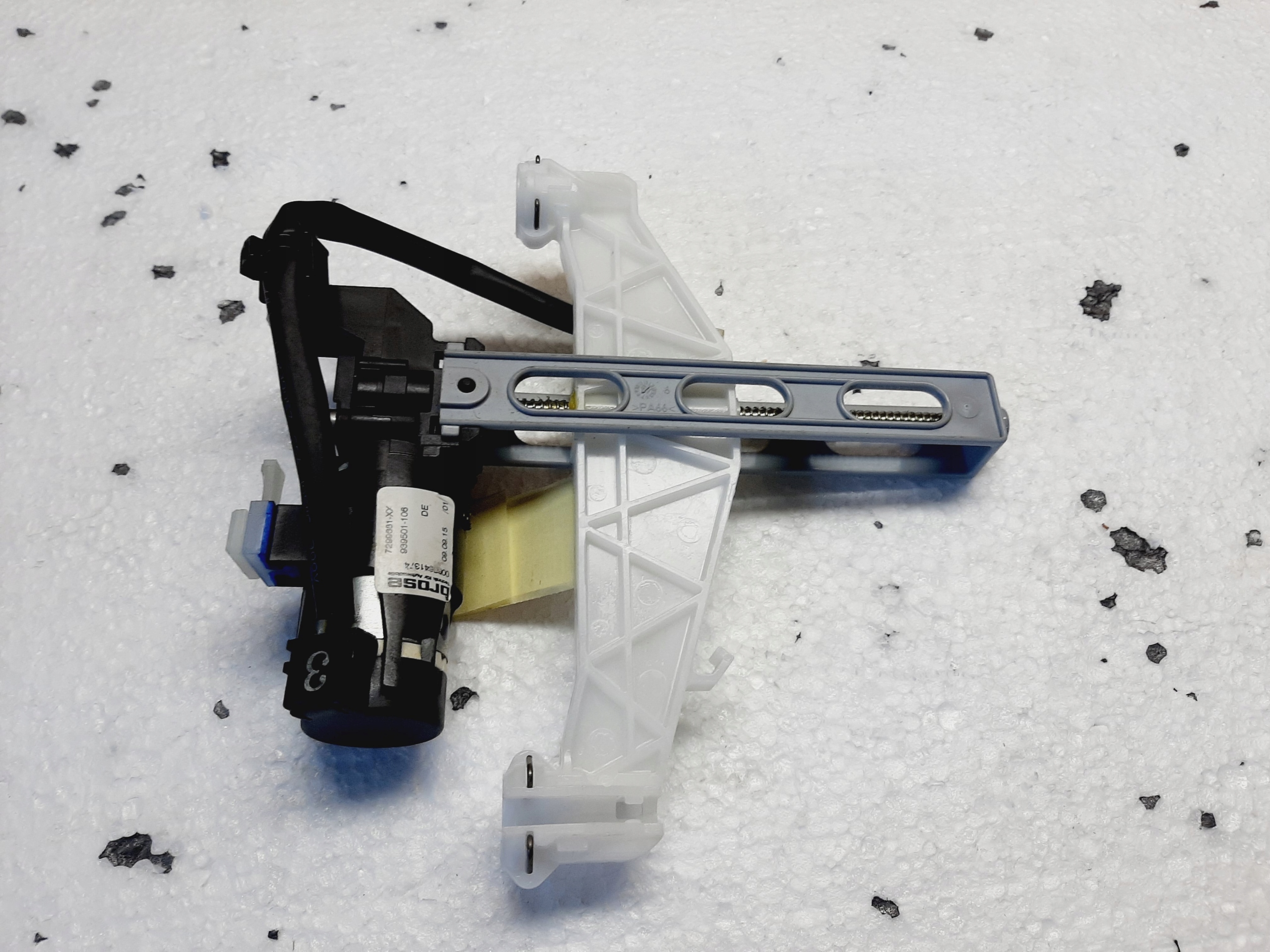 BMW F and G seat headrest adjustment drive 7299681 - galeria