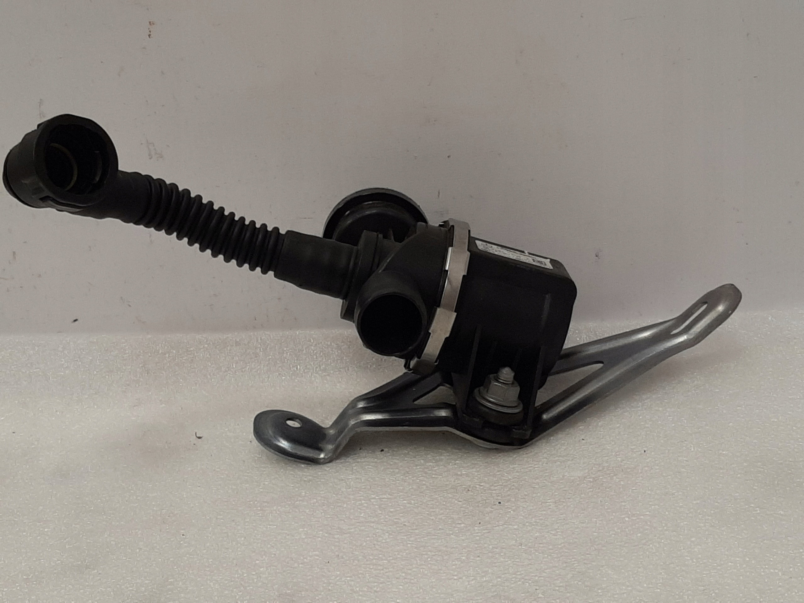Pump Fuel Valve Mercedes W205 W213 A2054707102 - galeria