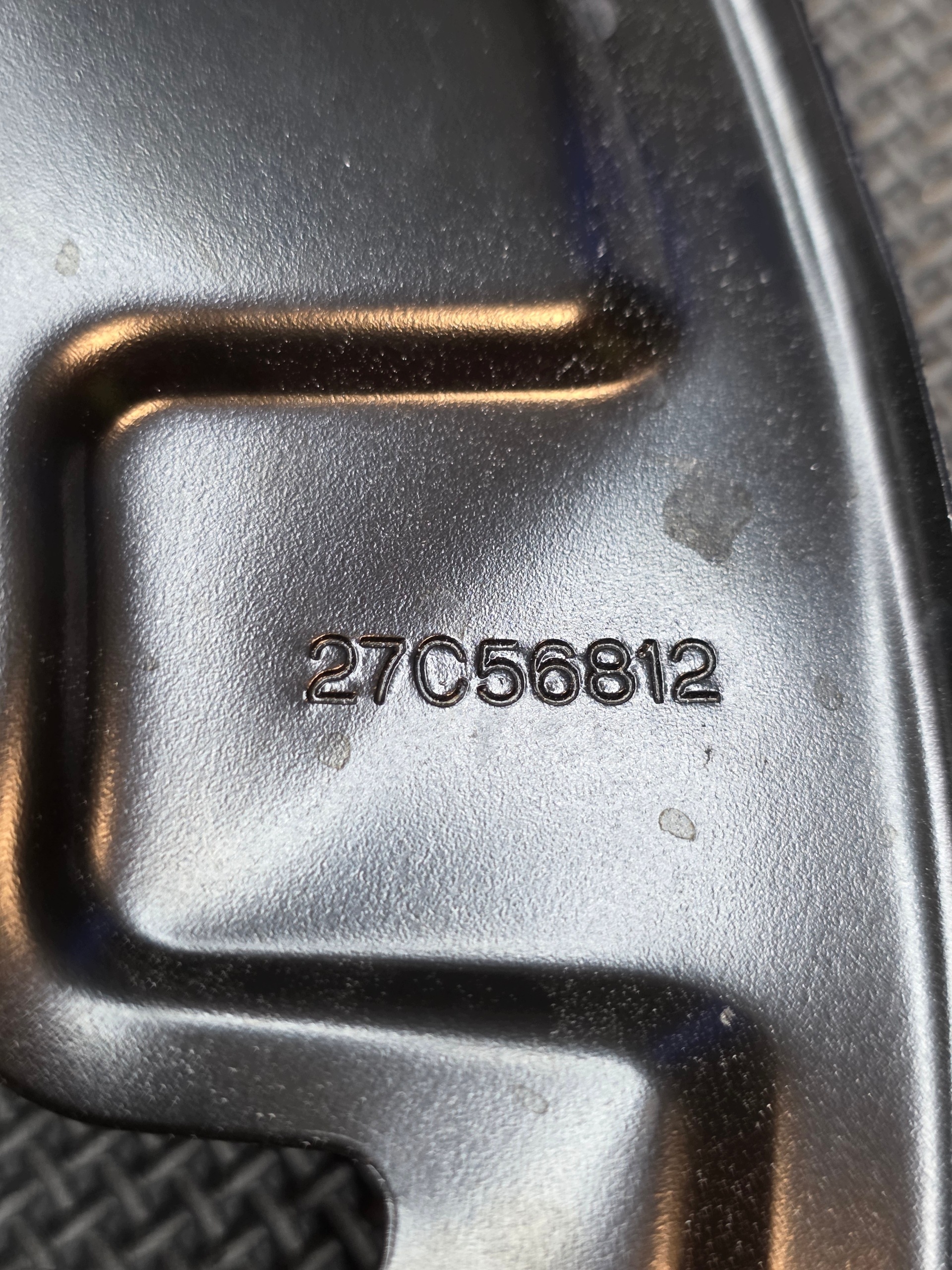 Zwrotnica Piasta Ferrari 296 LEWY PRZÓD 343012 - galeria