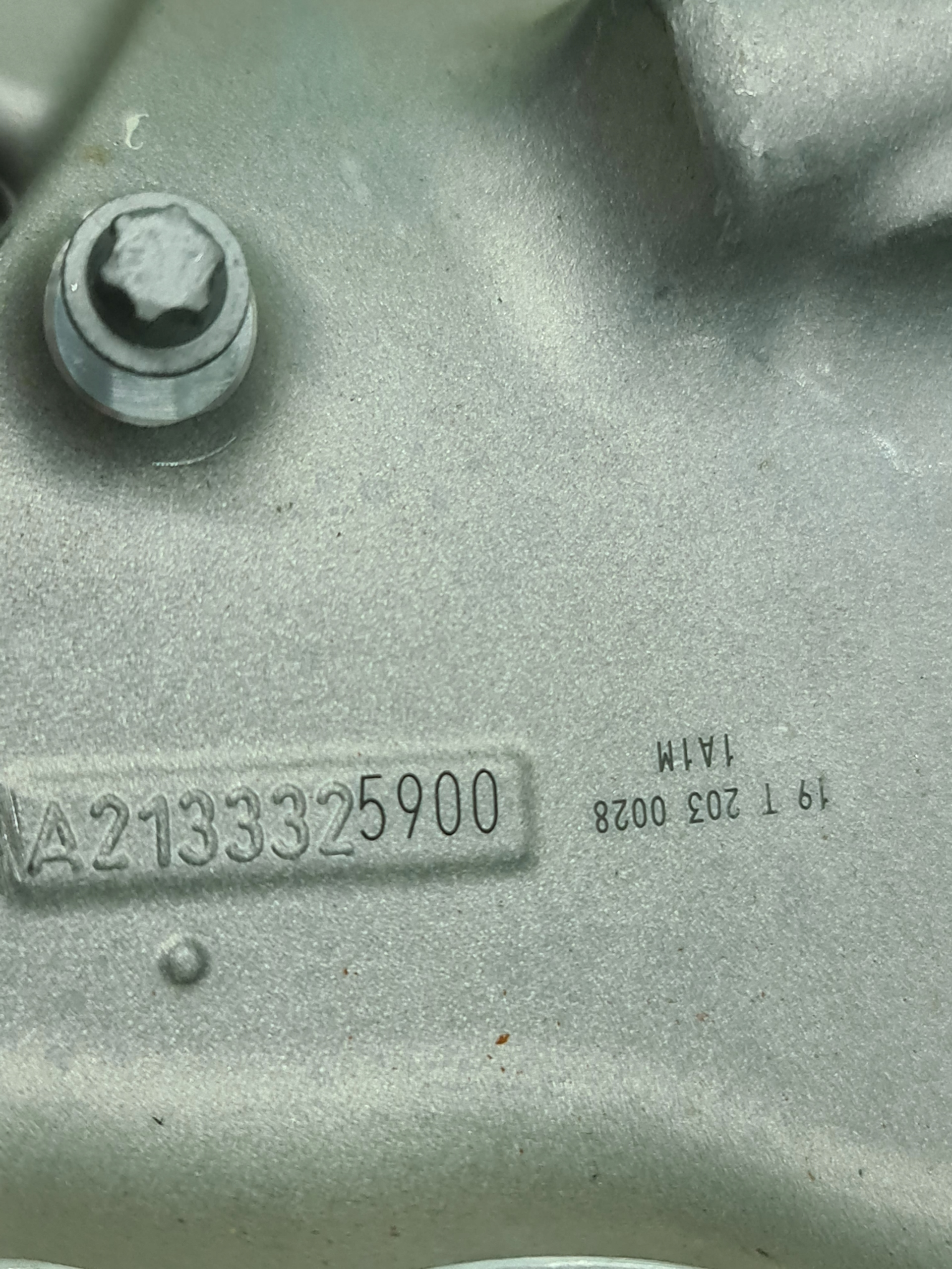 Mercedes W213 E63 AMG steering knuckle A2133325900 LEFT - galeria