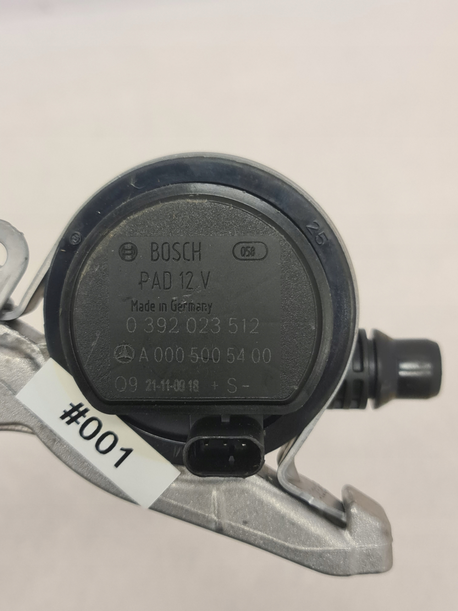 Water pump Mercedes W205 W213 A0005005400 NEW - galeria