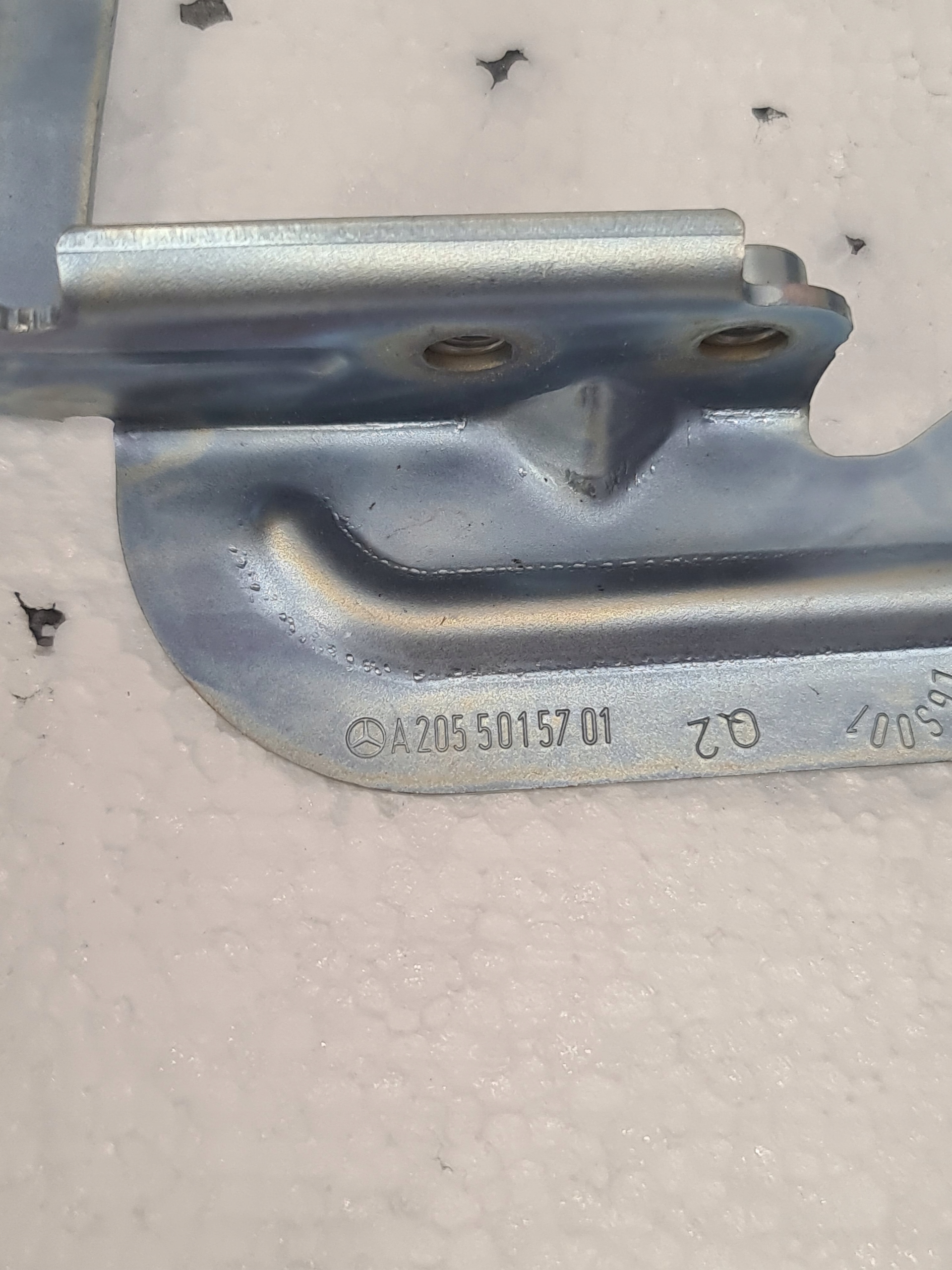 Mercedes Hybrid W205 Water Pump Mount Holder - galeria