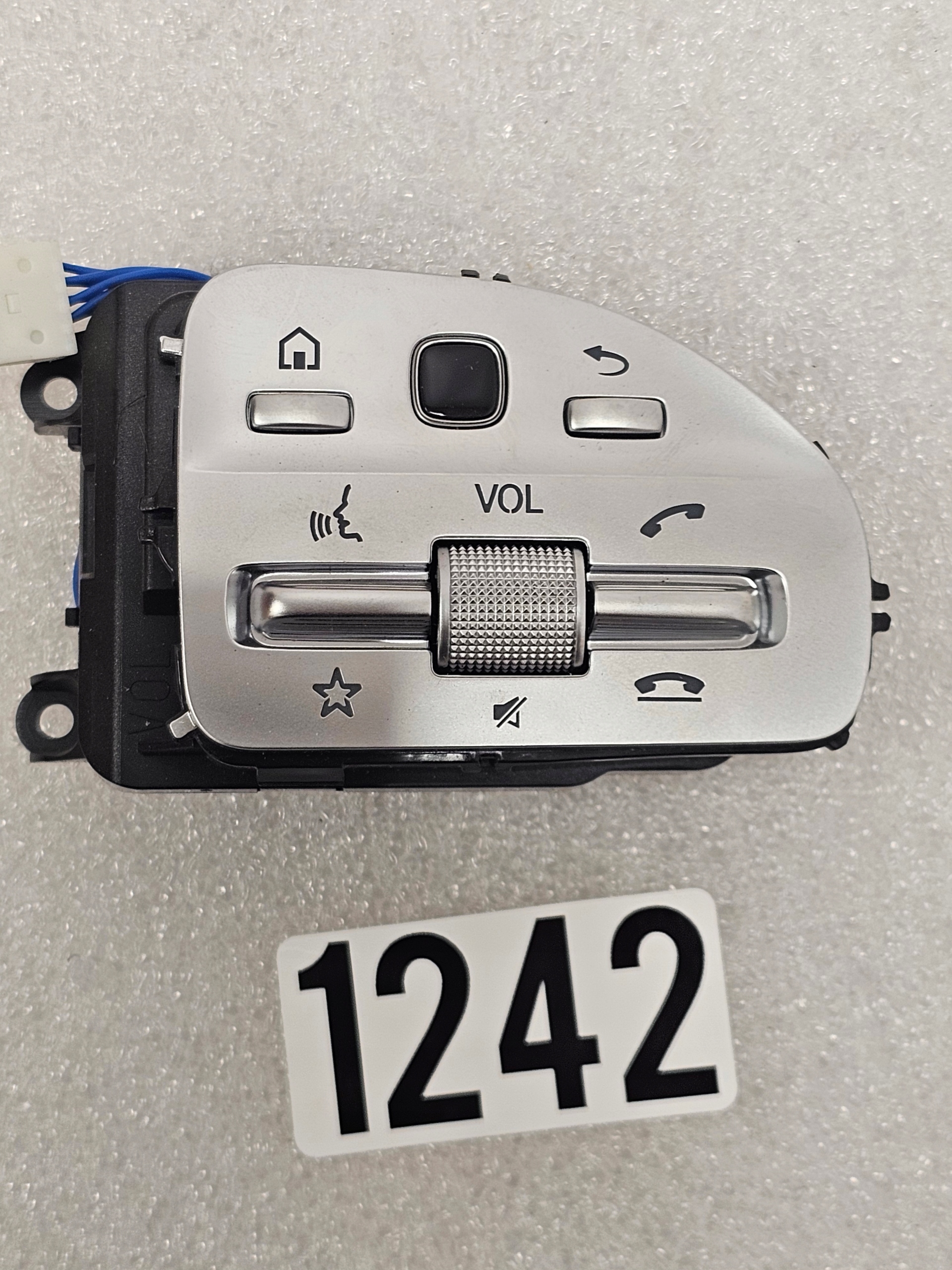 Przycisk Kierownicy Sterowanie Mercedes AMG - A0999059708 PRAWY Audio - galeria