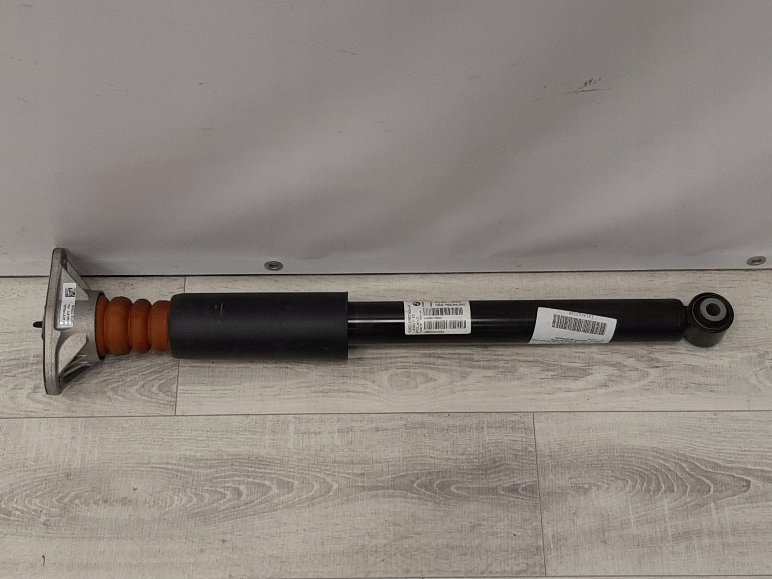 BMW F46 shock absorber Left Right Rear - galeria