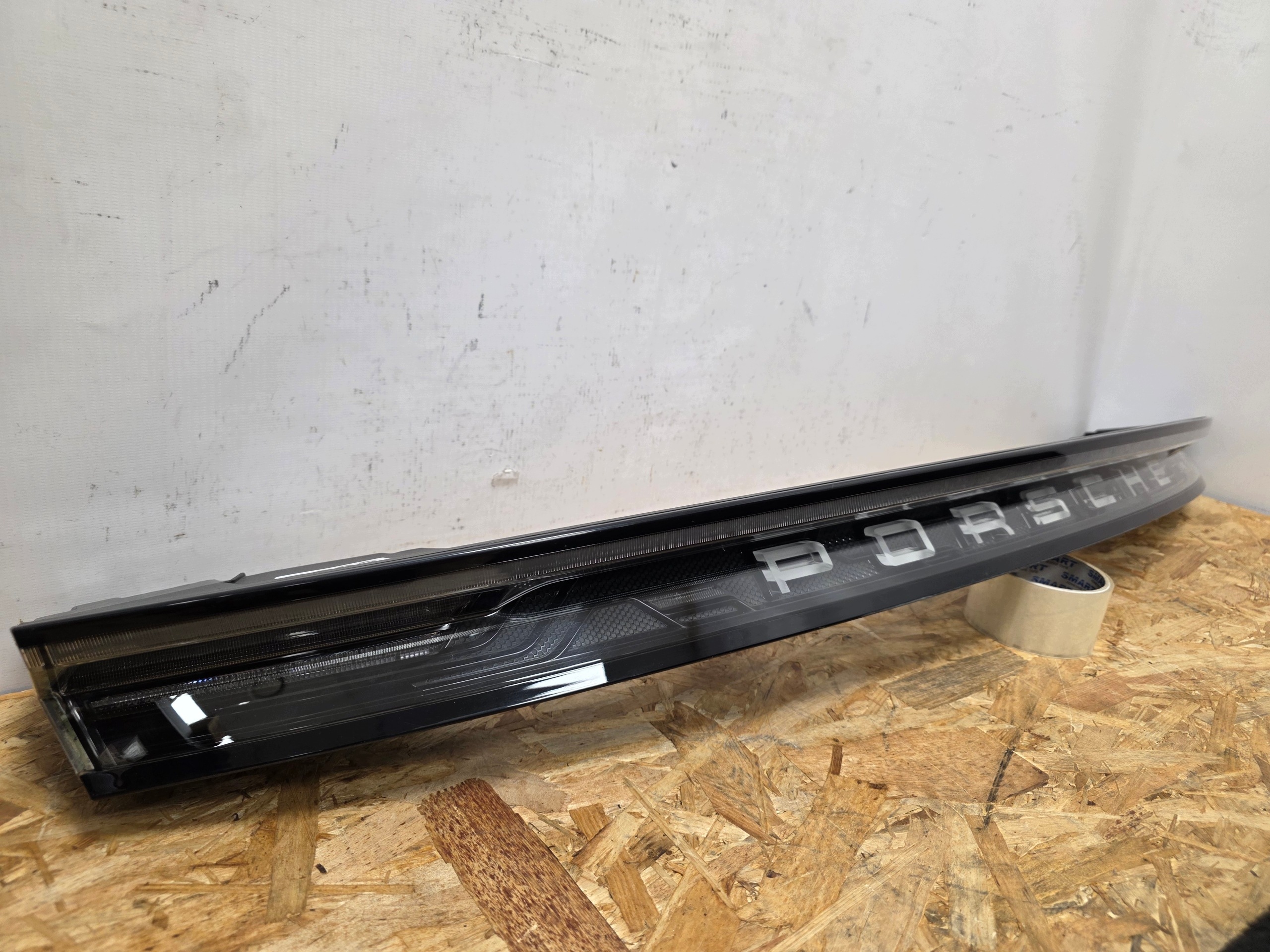 Blenda Lampa Tylna LED Porsche Taycan 9J1 - galeria