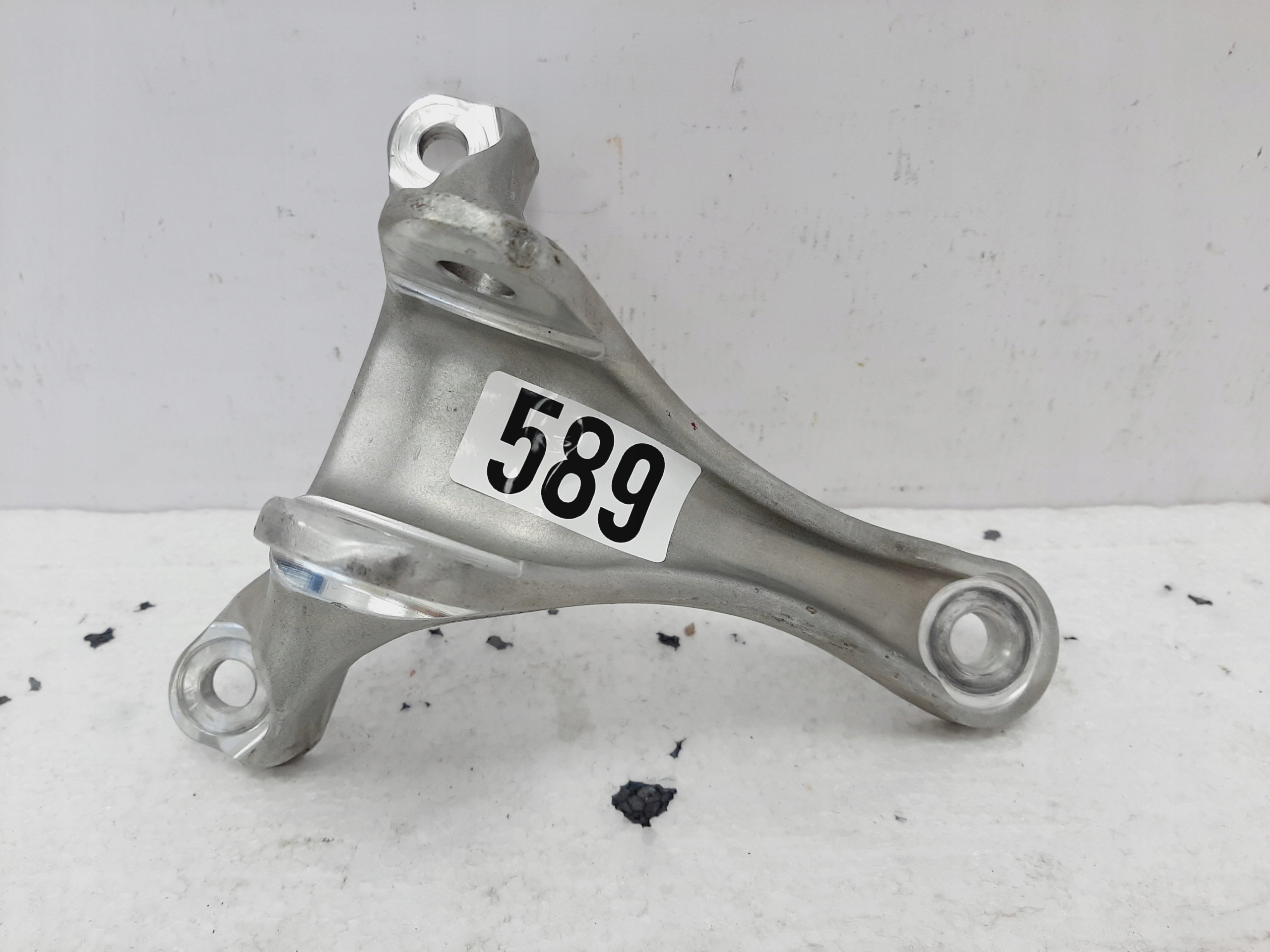 Mercedes AMG GT W190 rear steering knuckle mounting - galeria