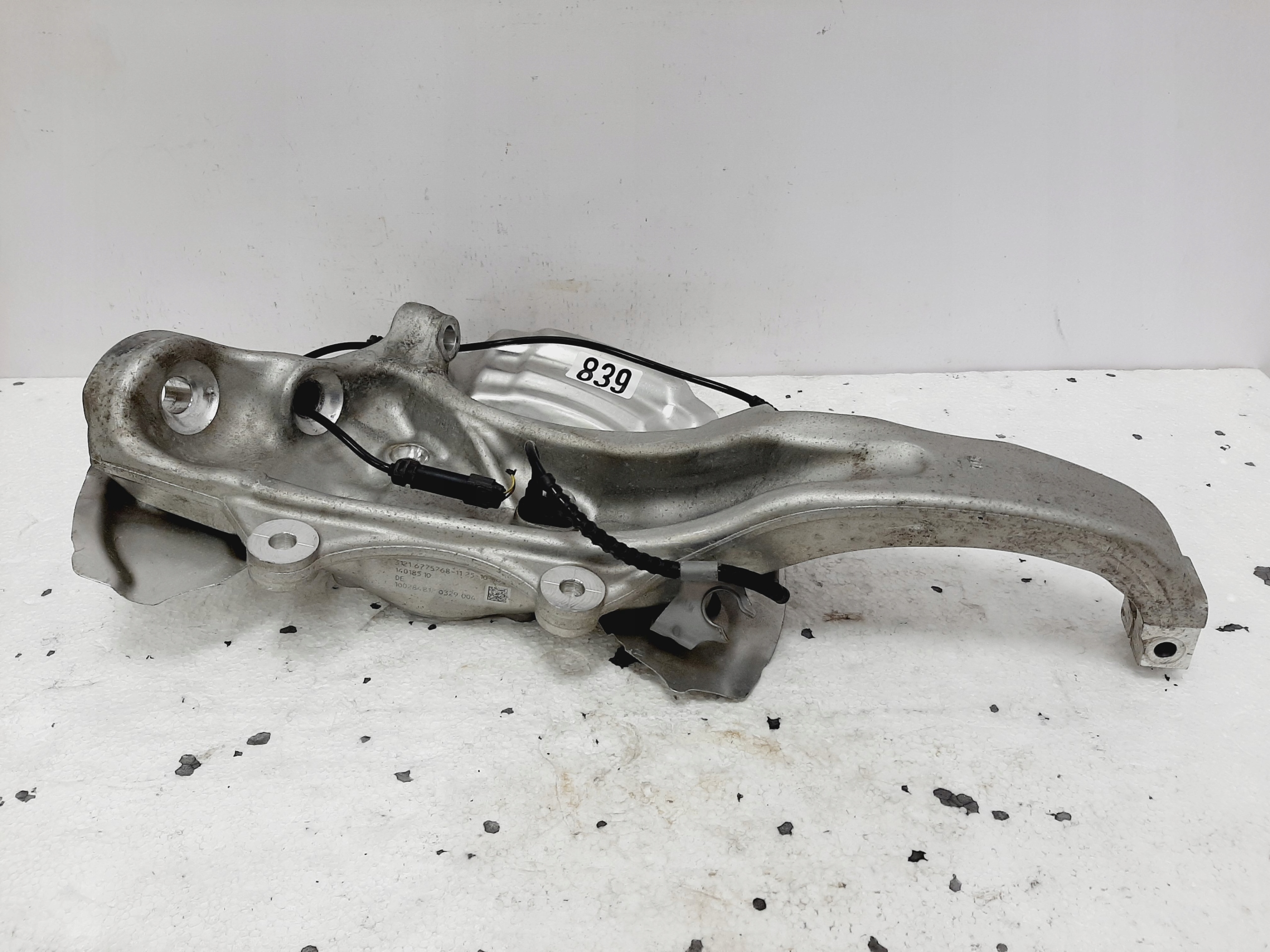 Achsschenkel VORNE RECHTS BMW F01 F02 F07 - galeria