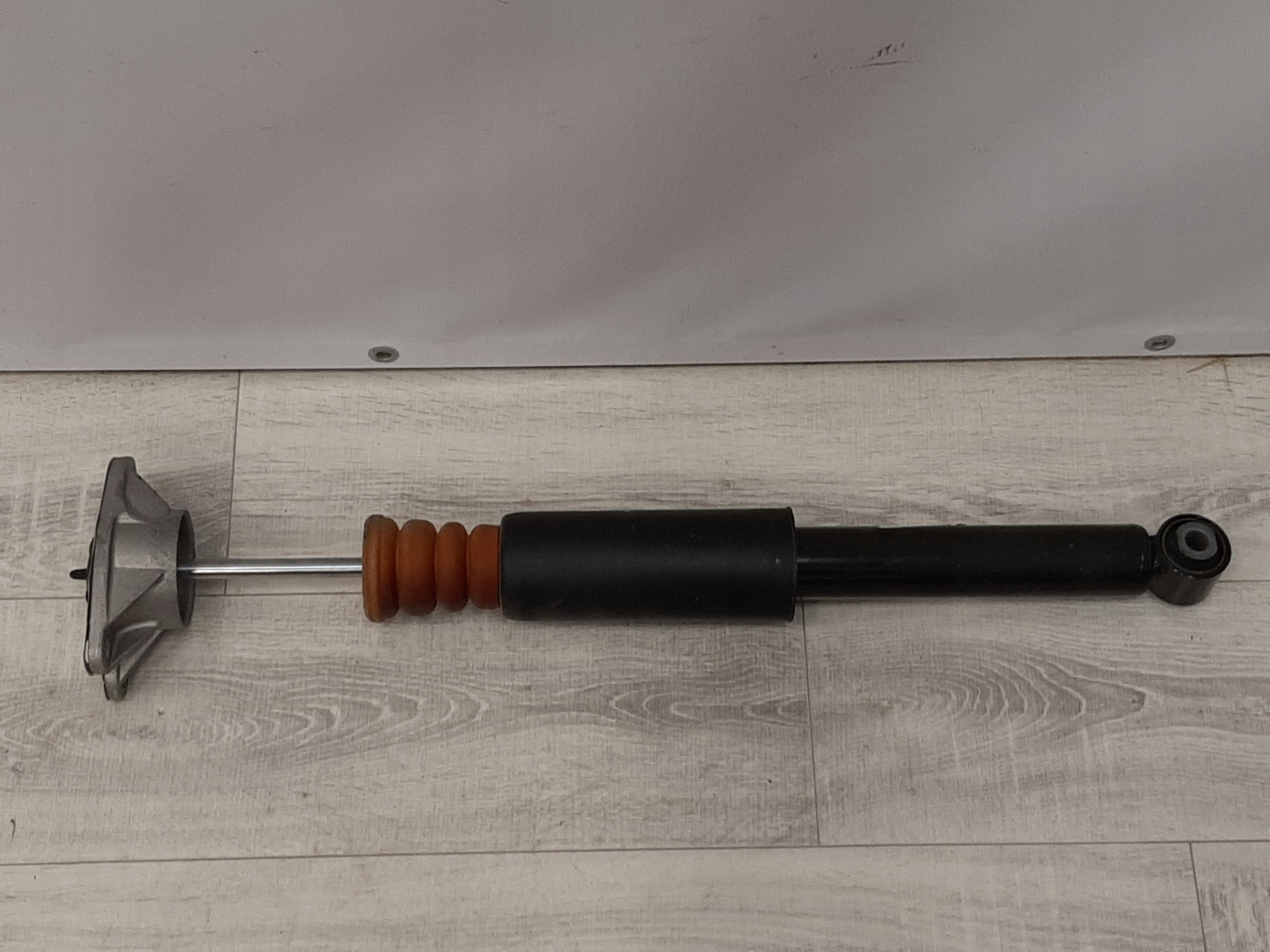 BMW F46 shock absorber Left Right Rear - galeria