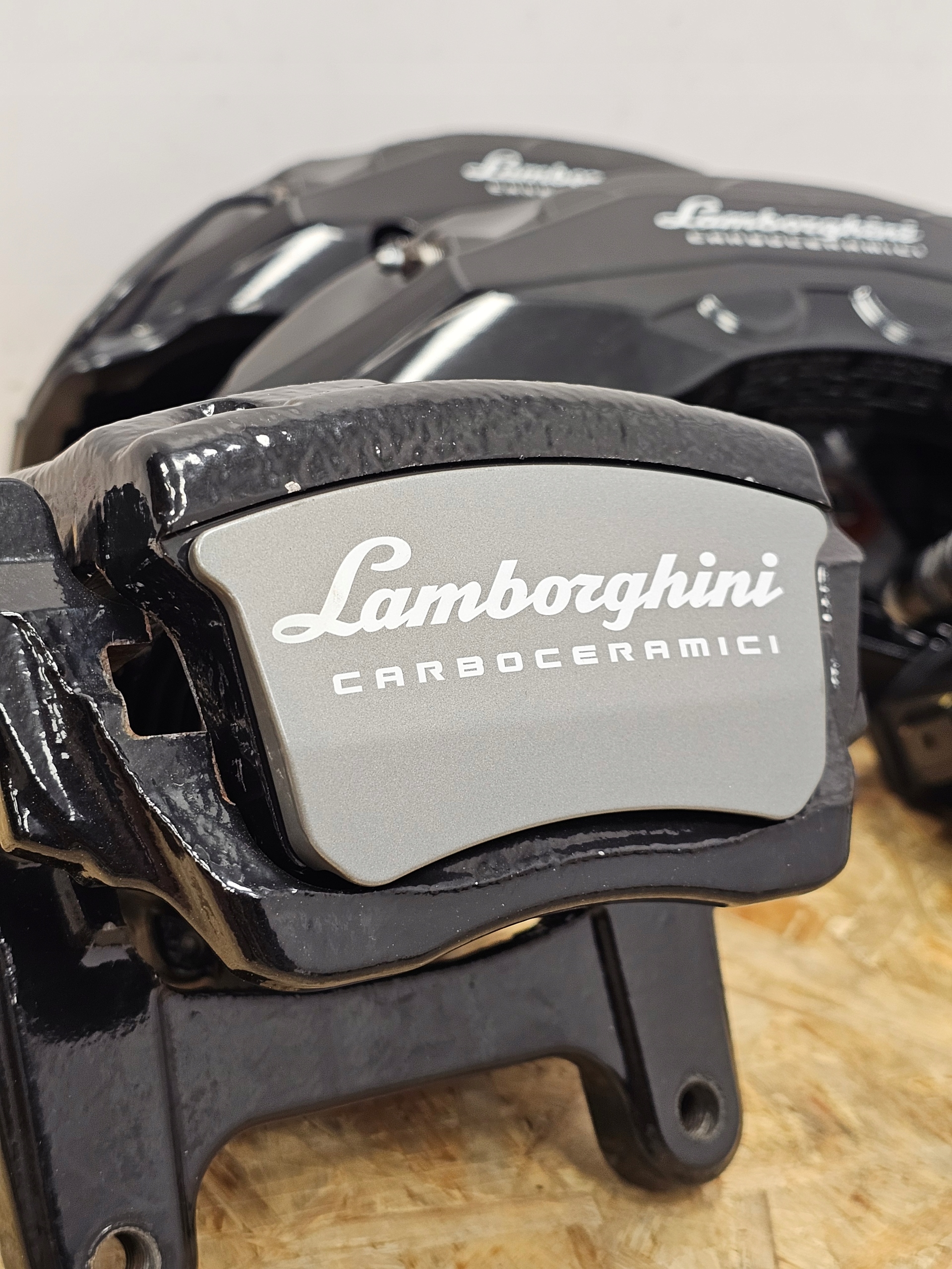 Суппорта Lamborghini Urus Ceramics Set 10 поршневые Big Brake - galeria