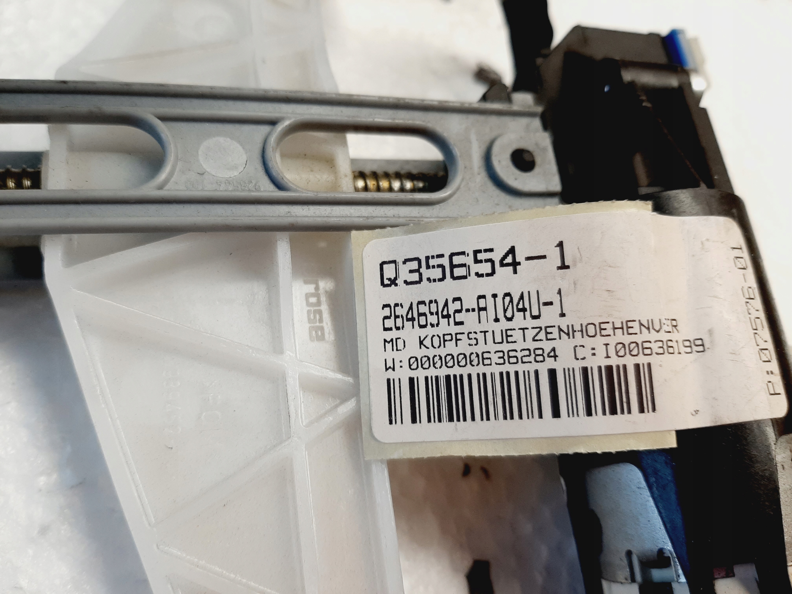 BMW F and G seat headrest adjustment drive 7299681 - galeria