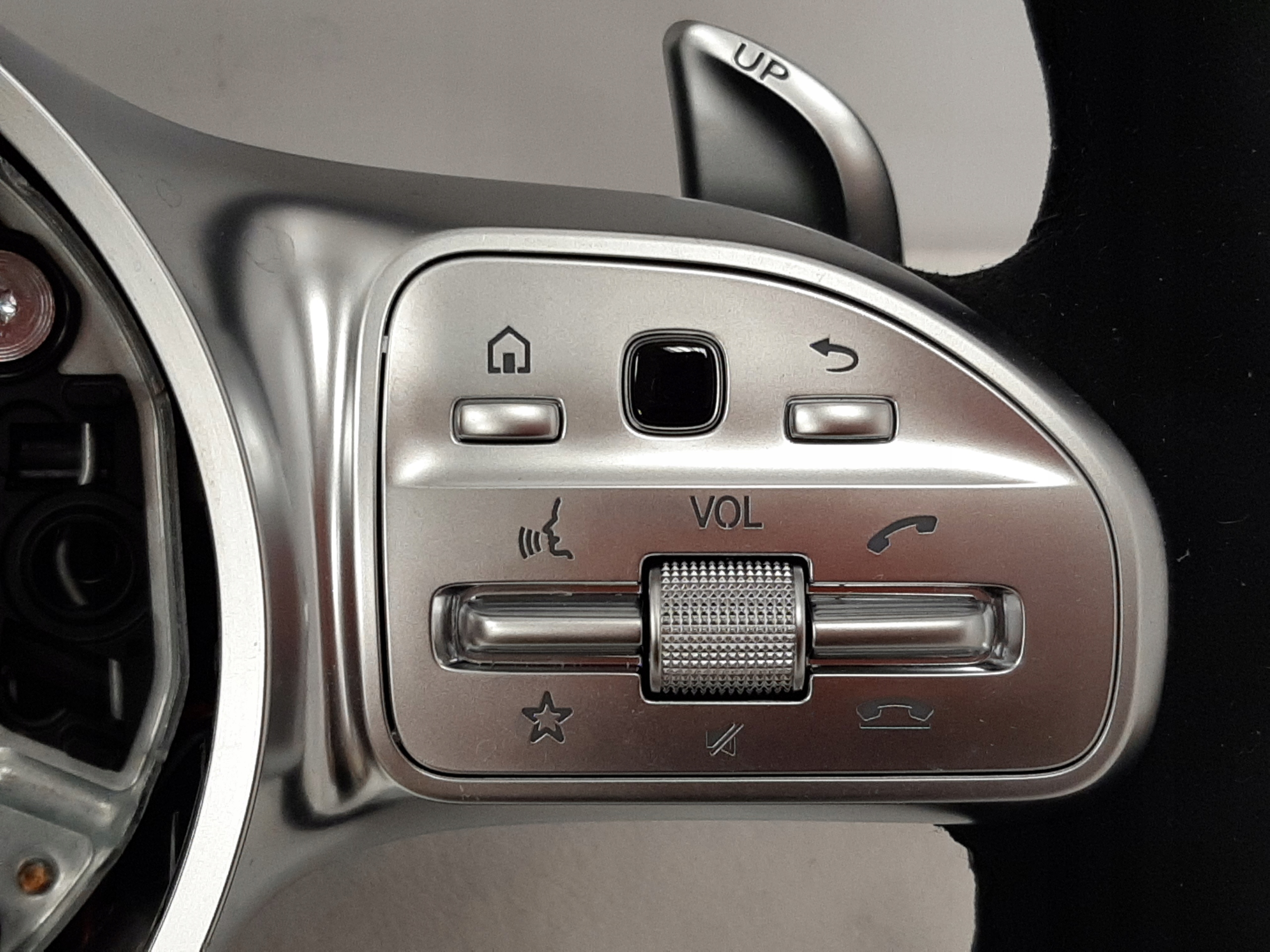 Рулевое колесо Mercedes AMG с подогревом и карбоновой алькантарой - galeria