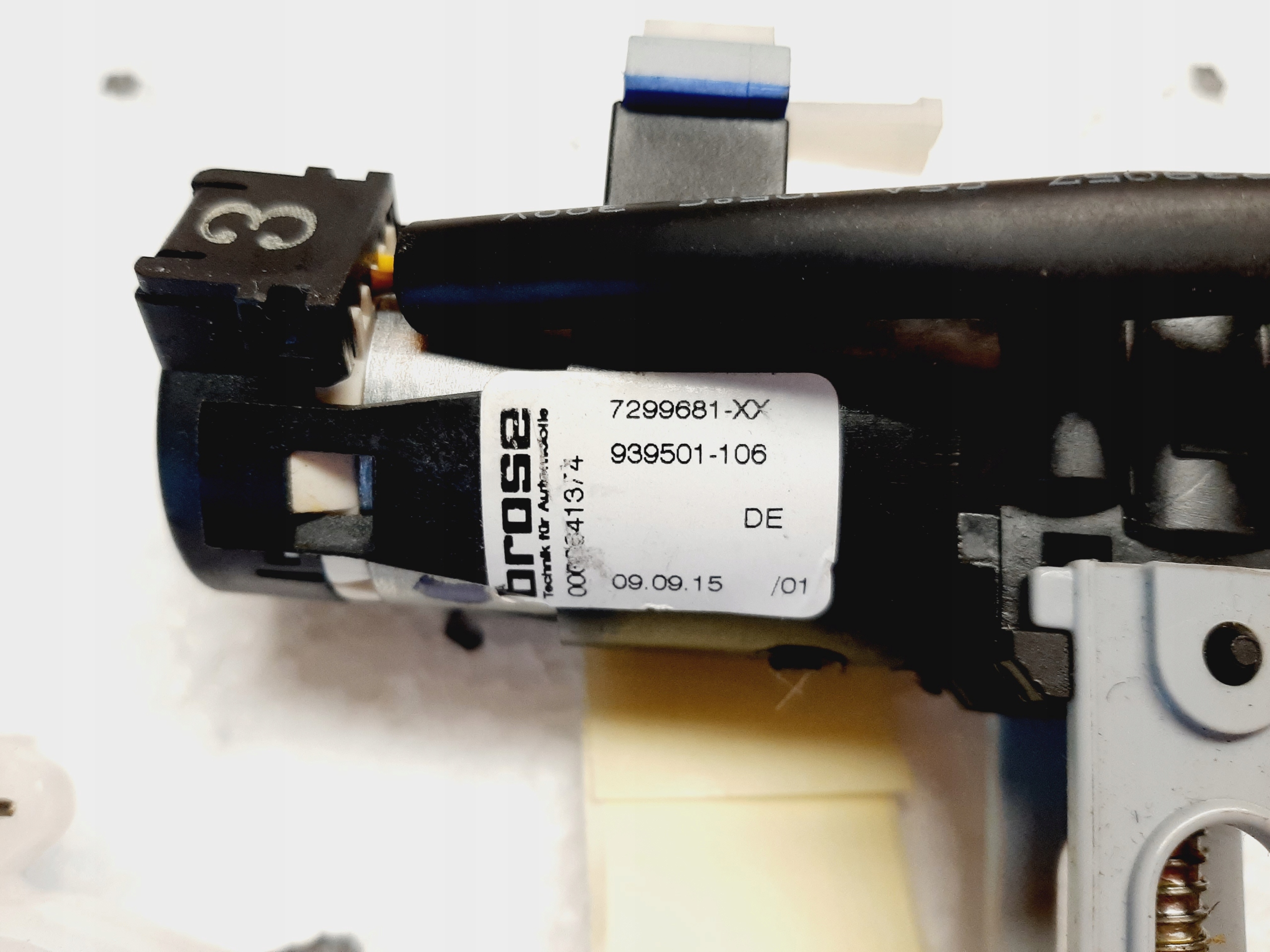 BMW F and G seat headrest adjustment drive 7299681 - galeria