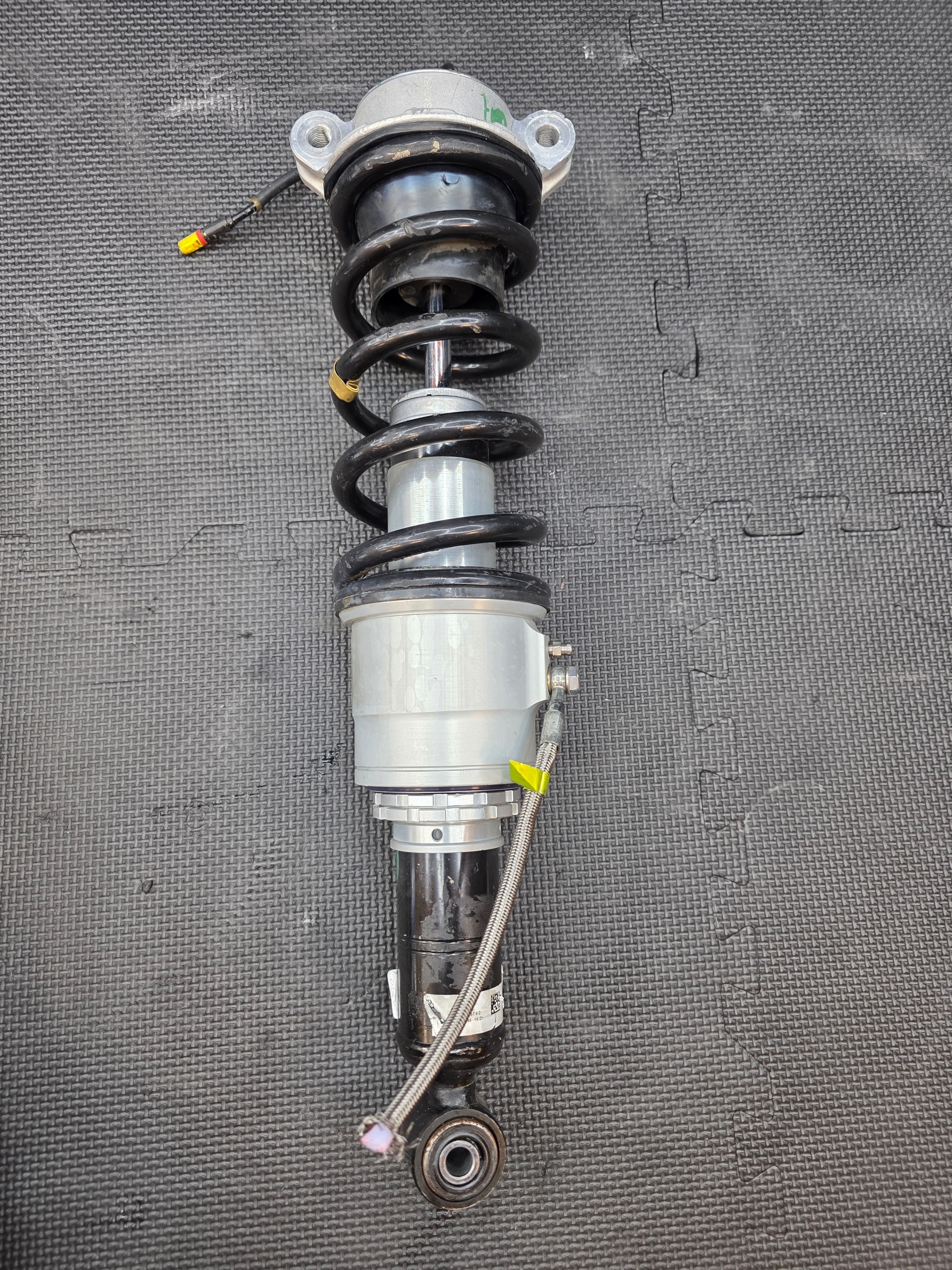 Amortyzator Shock Absorber Ferrari 296 Magneride Dual Mode F171 - galeria