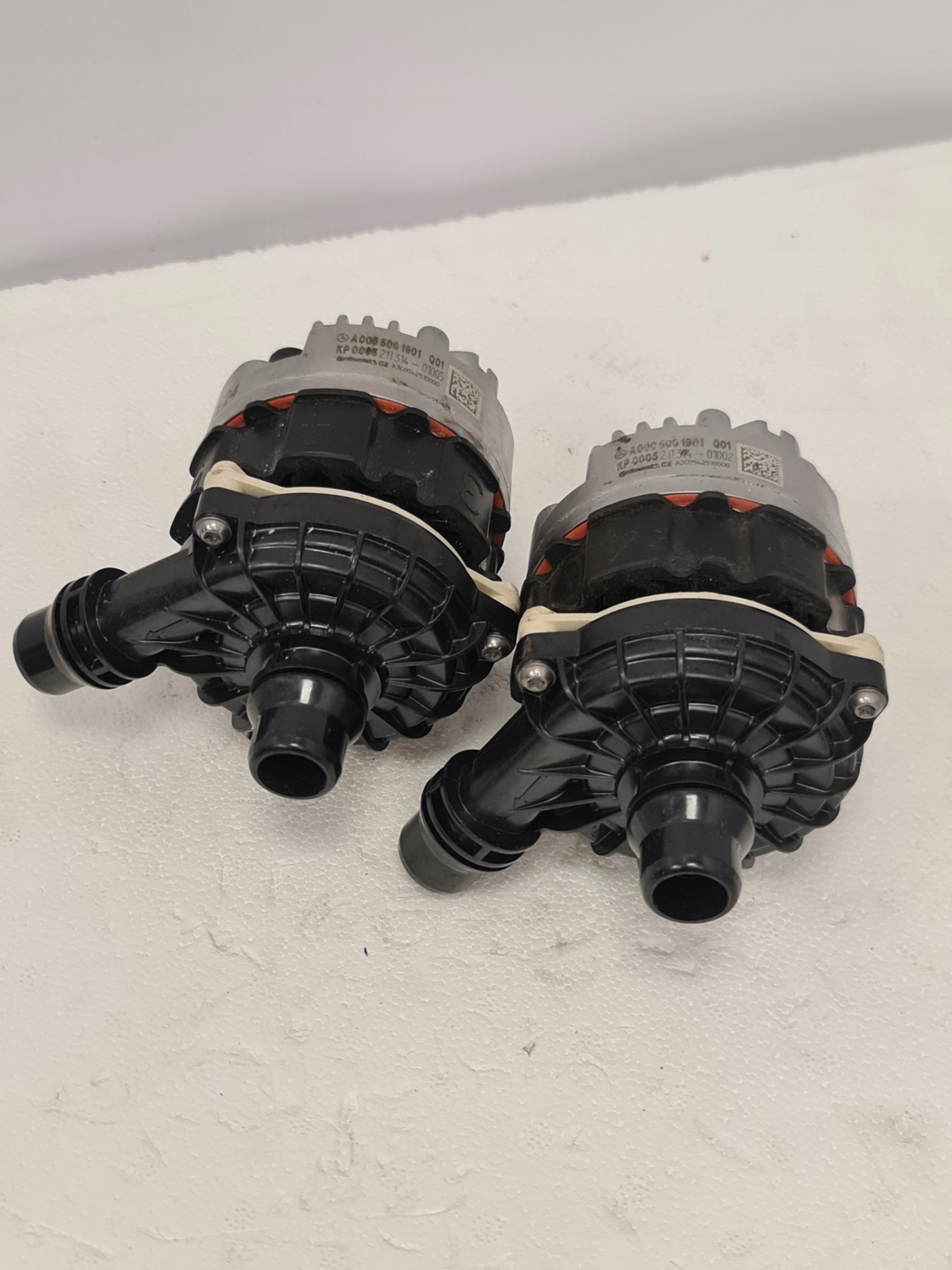 Wasserpumpe Mercedes W206 A0005001901 - galeria