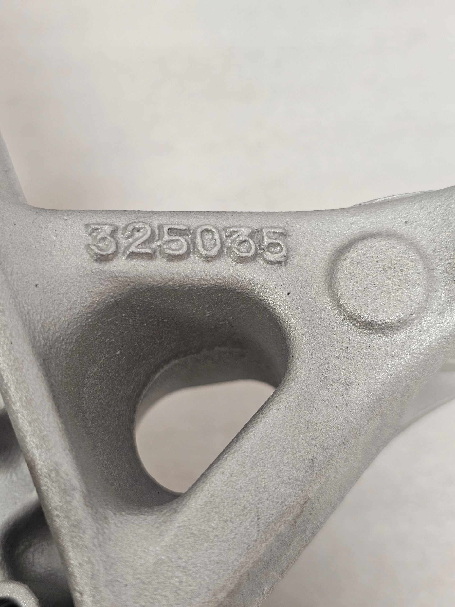 Steering knuckle Ferrari Portofino LEFT FRONT - galeria