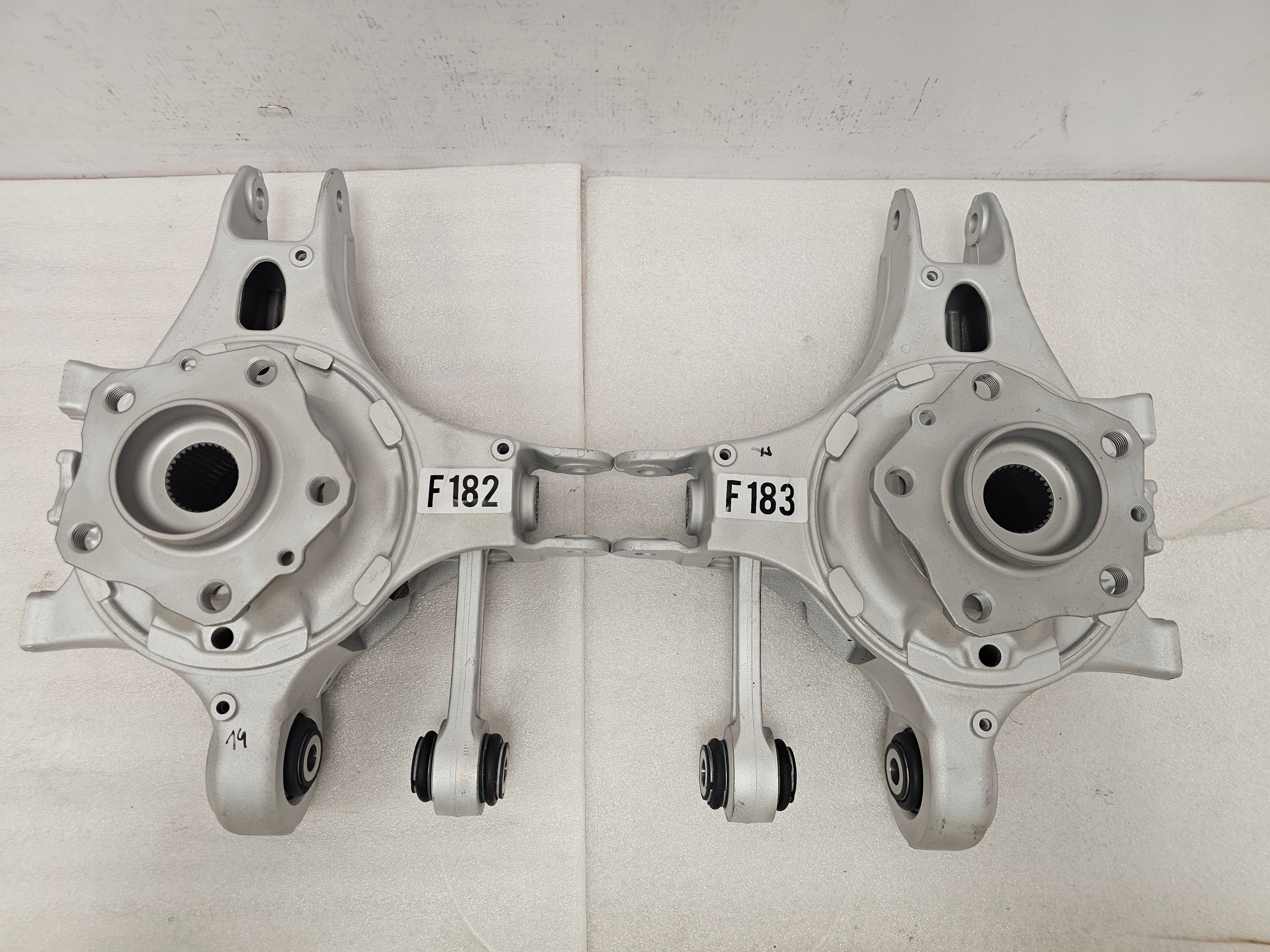 Achsschenkelnabe Ferrari 458 488 FF 812 F12 California LINKS HINTEN - galeria