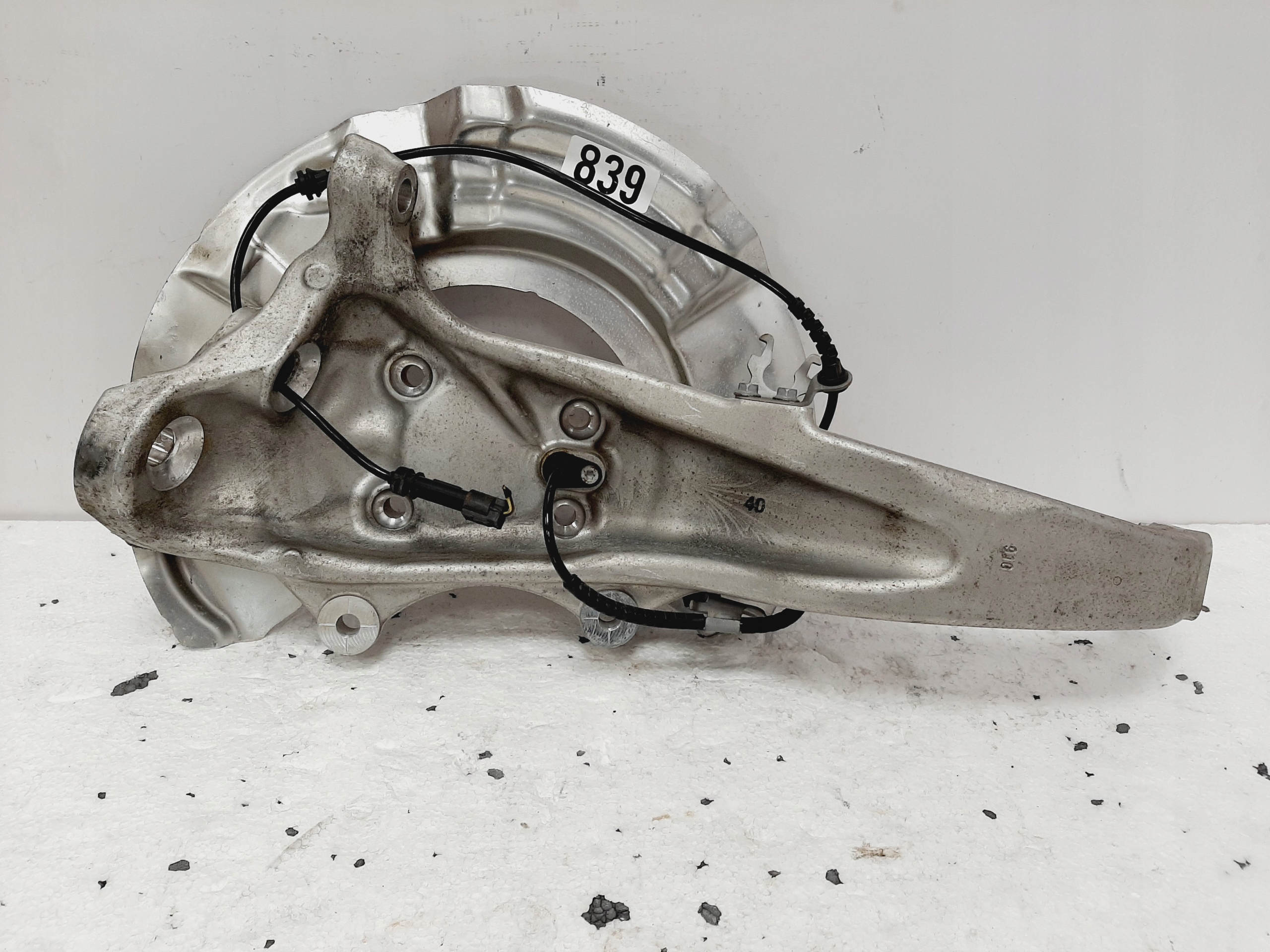 Achsschenkel VORNE RECHTS BMW F01 F02 F07 - galeria