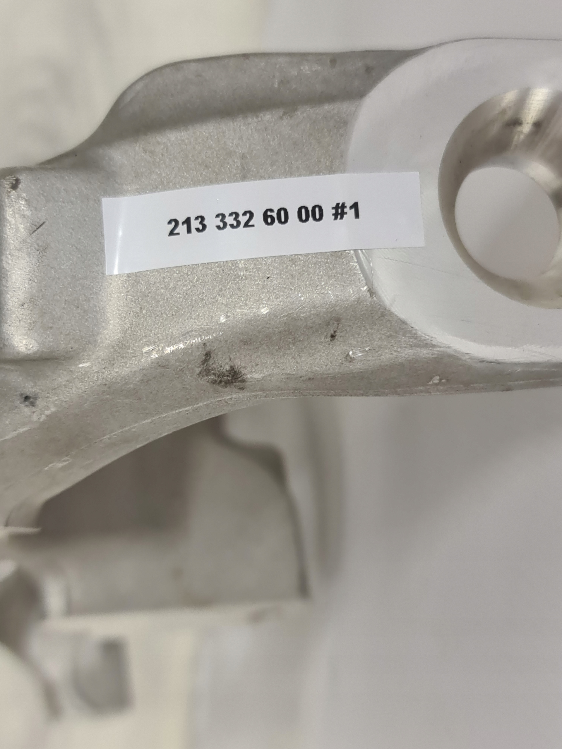 Mercedes W213 E63 AMG Кулак поворотний A2133326000 ПРАВИЙ - galeria