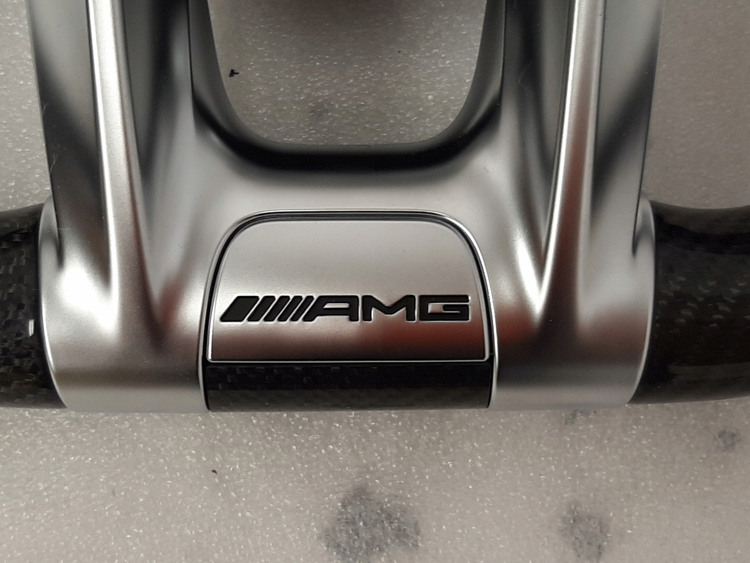 Рулевое колесо Mercedes AMG с подогревом и карбоновой алькантарой - galeria