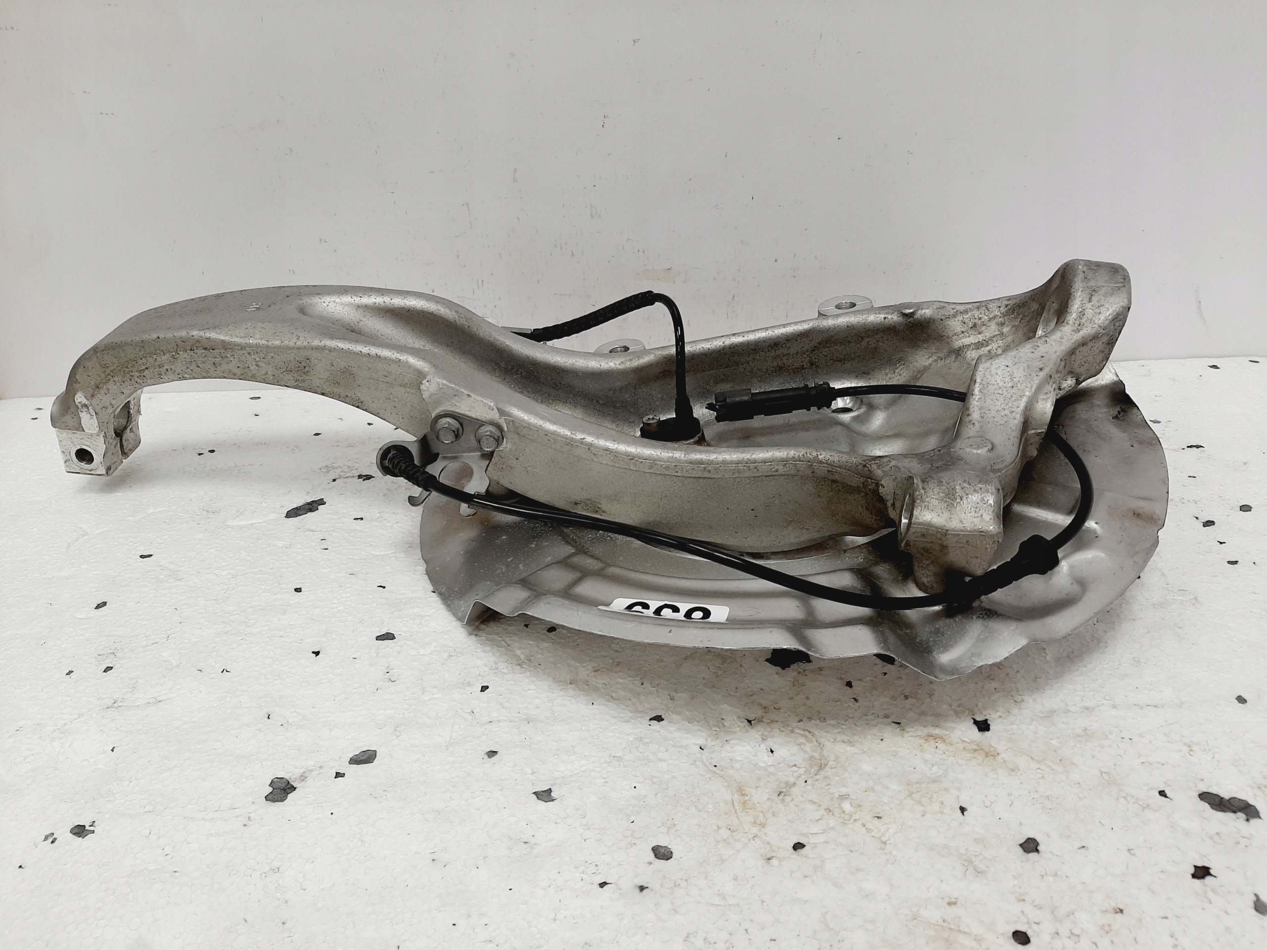 Achsschenkel VORNE RECHTS BMW F01 F02 F07 - galeria