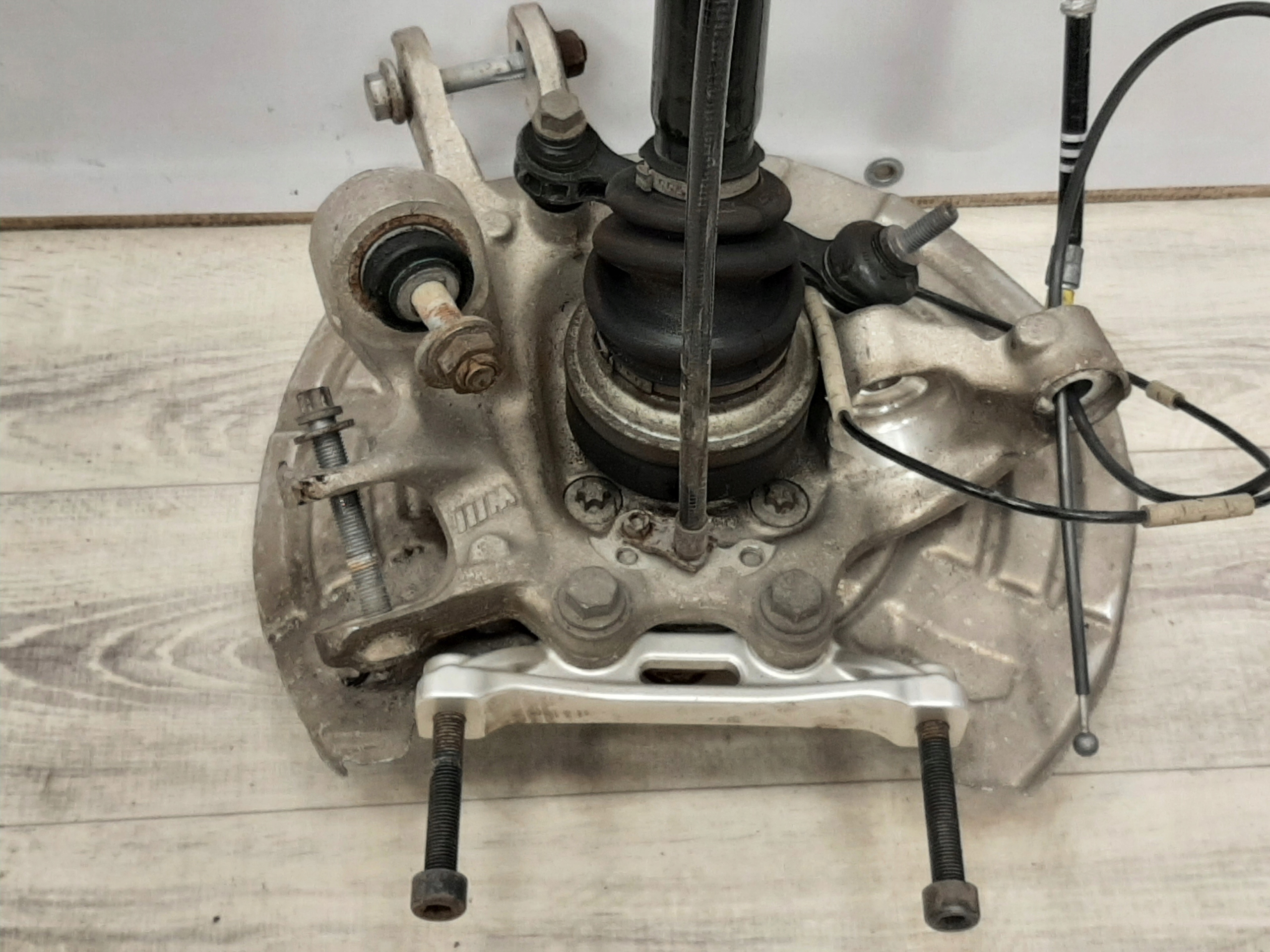 Steering Knuckle Axle BMW M2 M3 M4 F80 F82 F83 REAR LEFT - galeria
