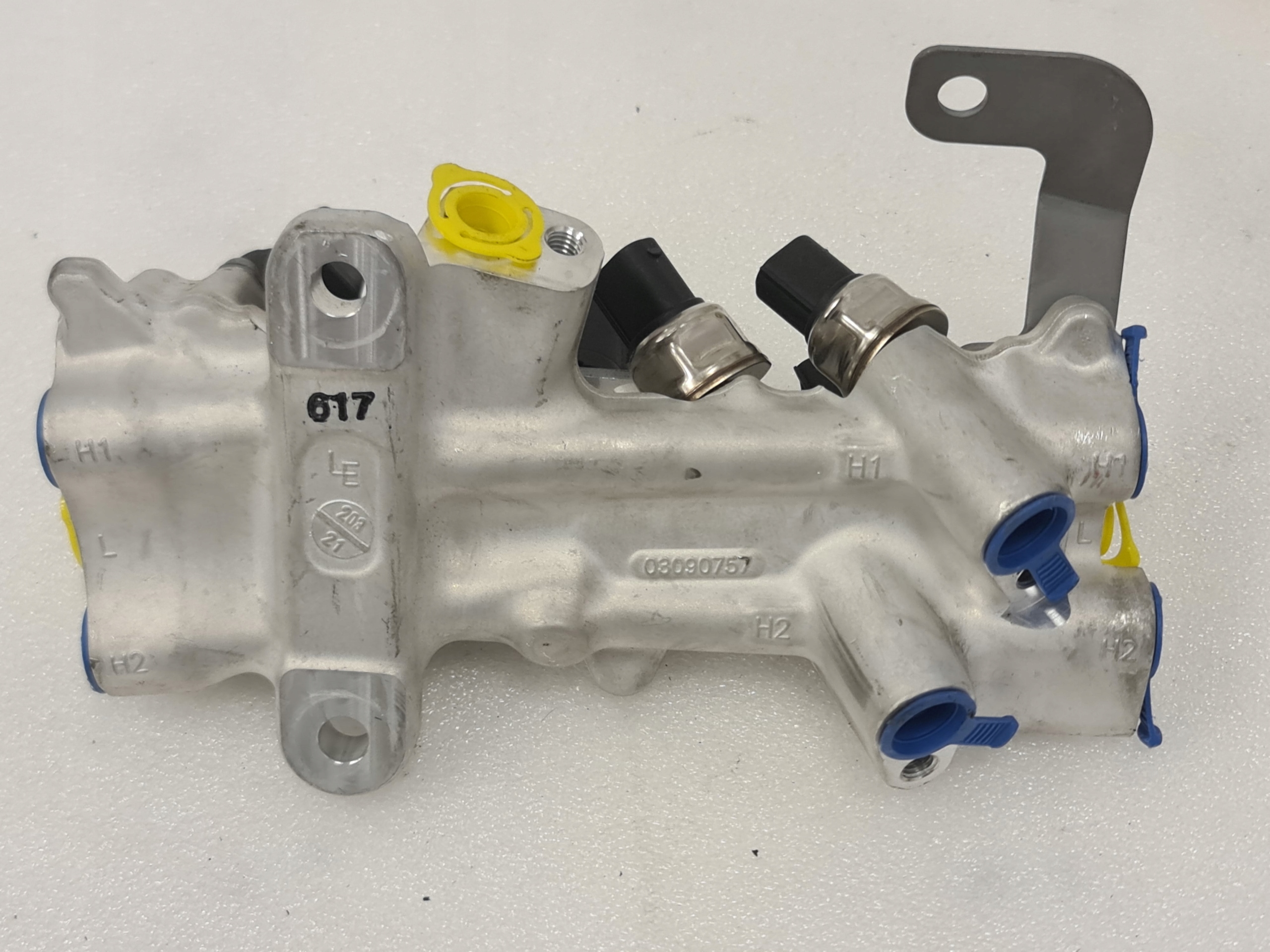 Mercedes W232 suspension valve assembly - galeria