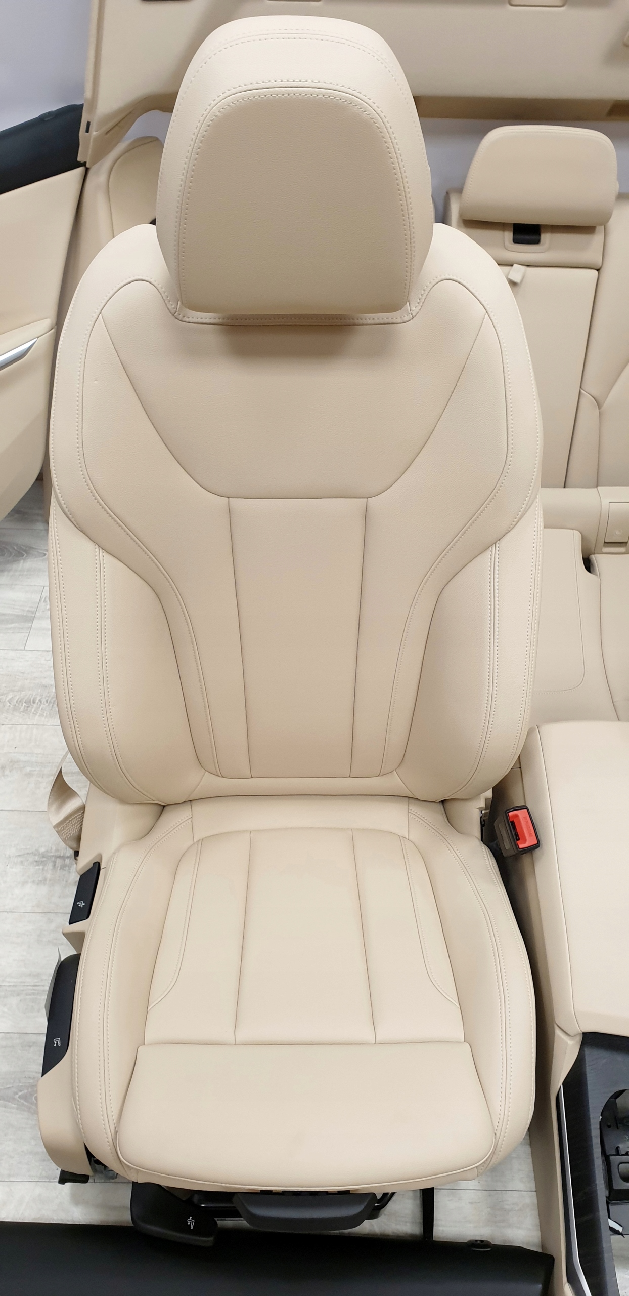 Wnętrze BMW G20 Fotele Canberra Beż Harman KCCY - galeria