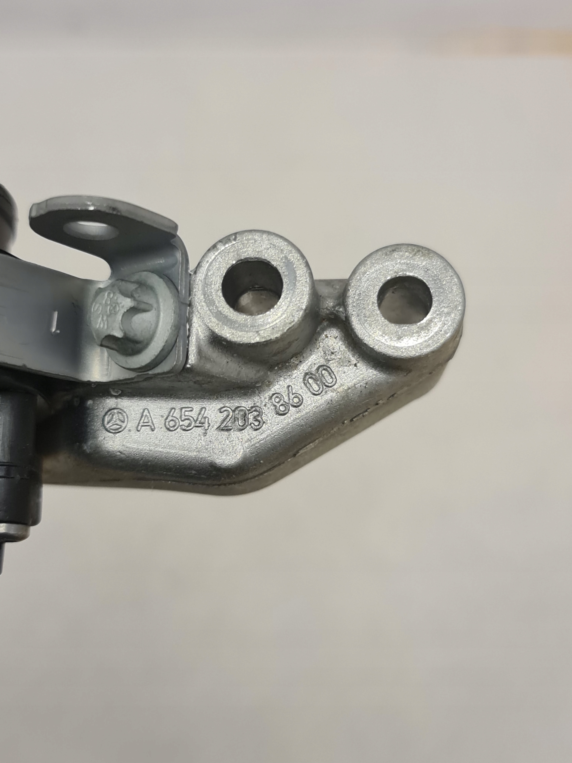 Water pump Mercedes W205 W213 A0005005400 NEW - galeria