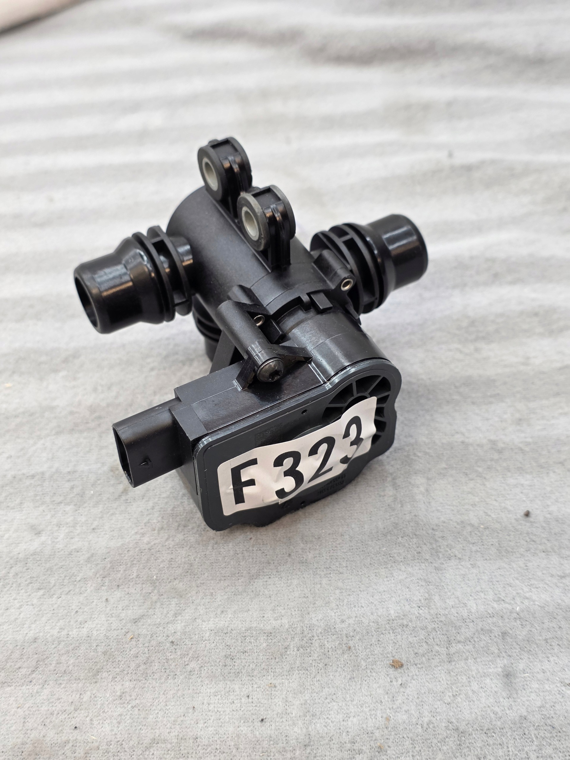 Mercedes Kühlwasserventil A0005061500 - galeria