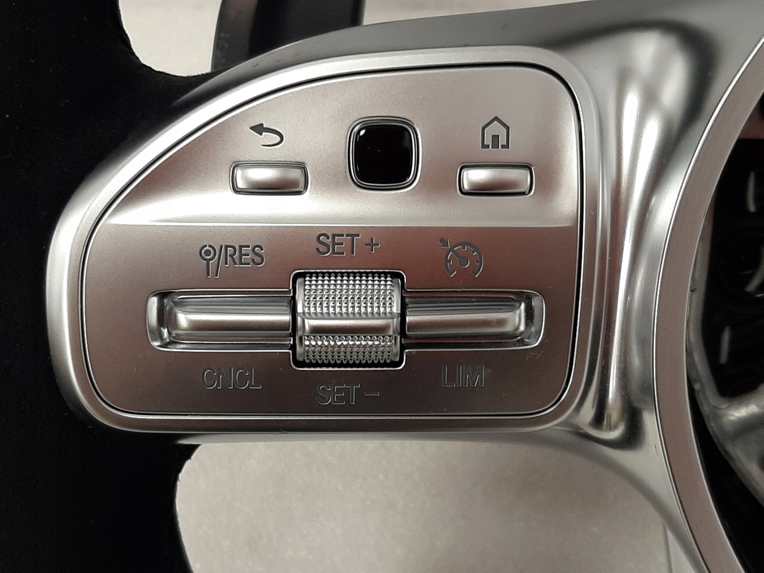 Кермо Mercedes AMG з підігрівом з карбонової алькантари - galeria