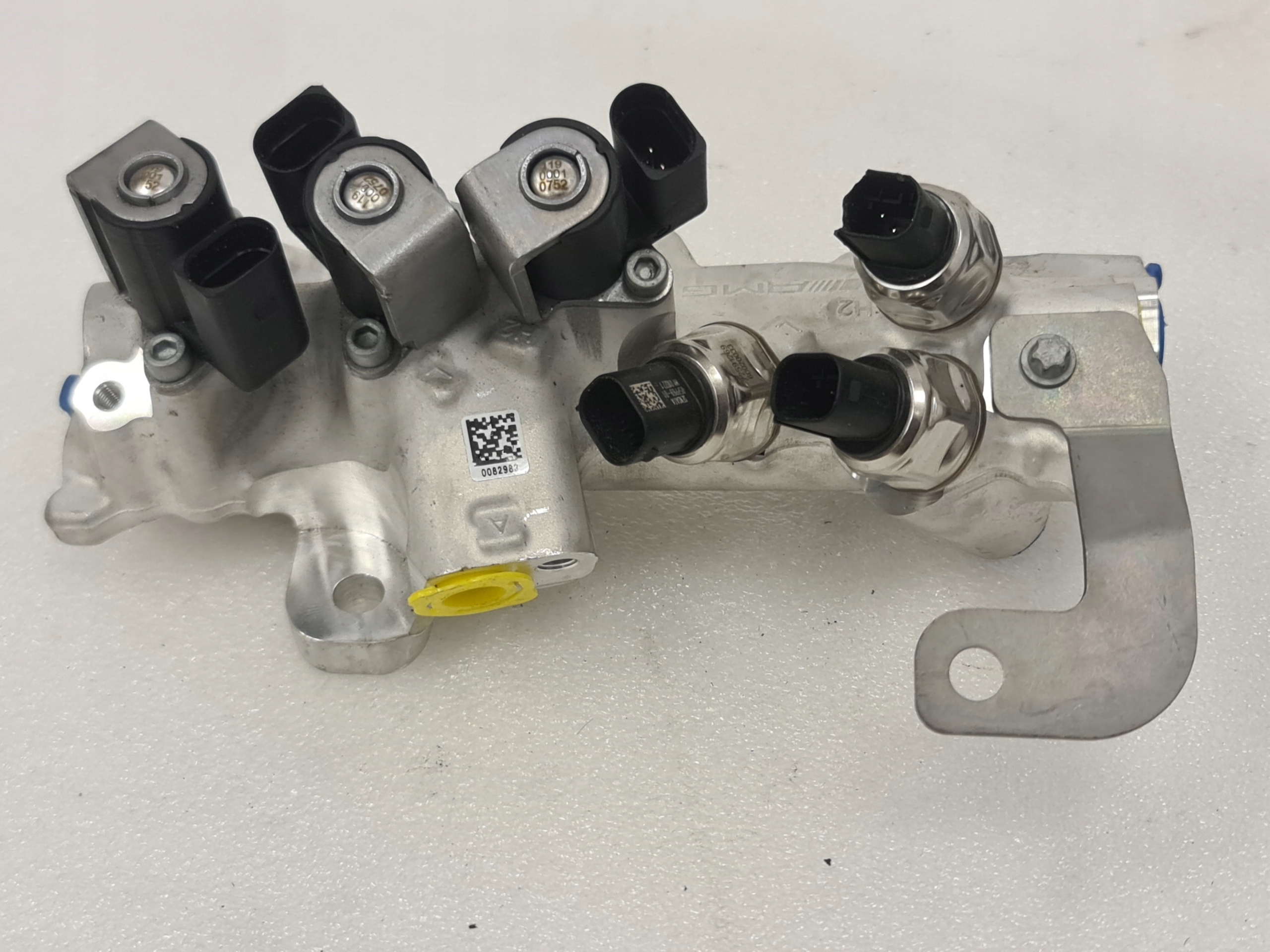 Mercedes W232 suspension valve assembly - galeria