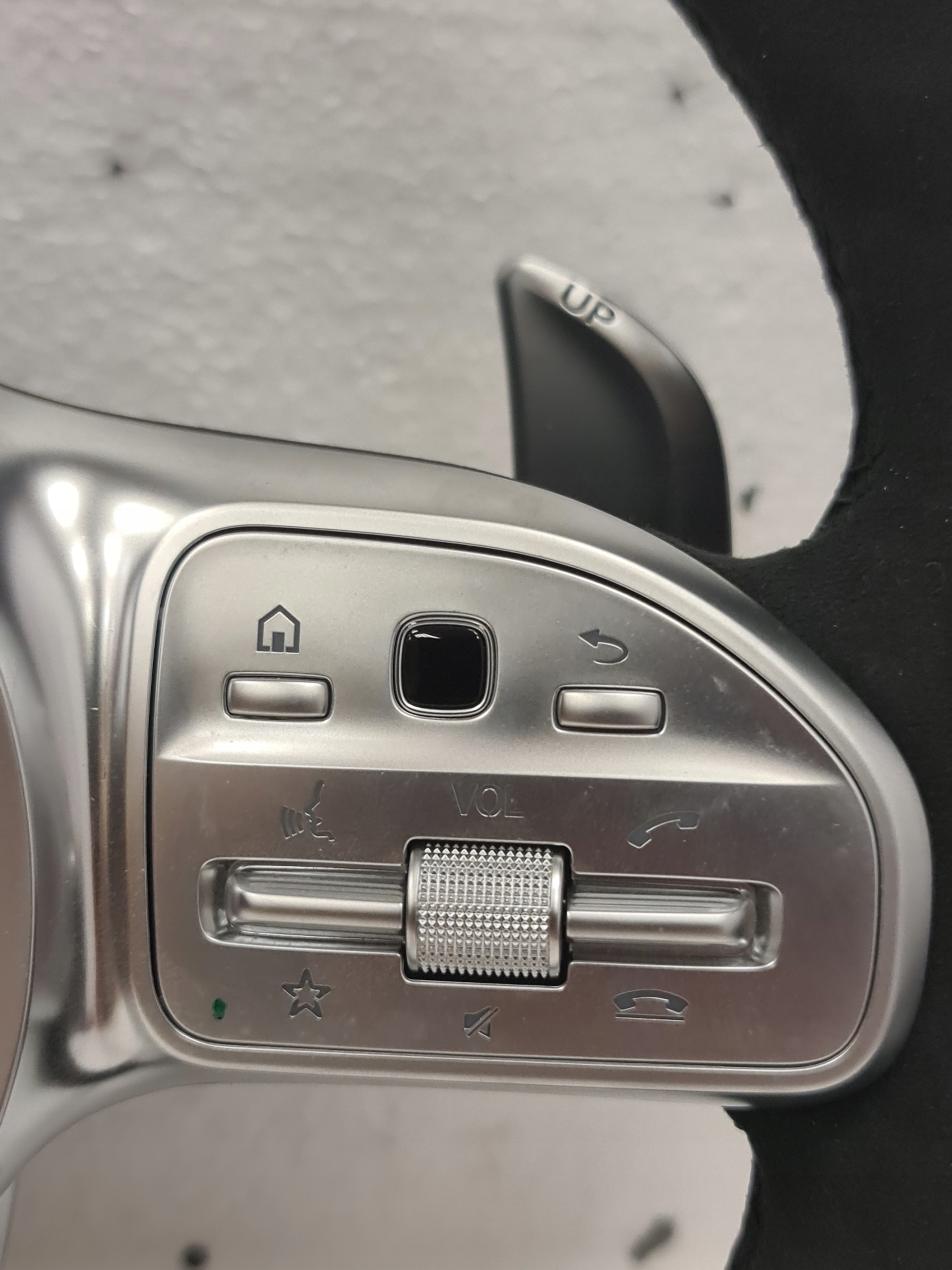 Mercedes AMG beheizbares Carbon-Alcantara-Lenkrad - galeria