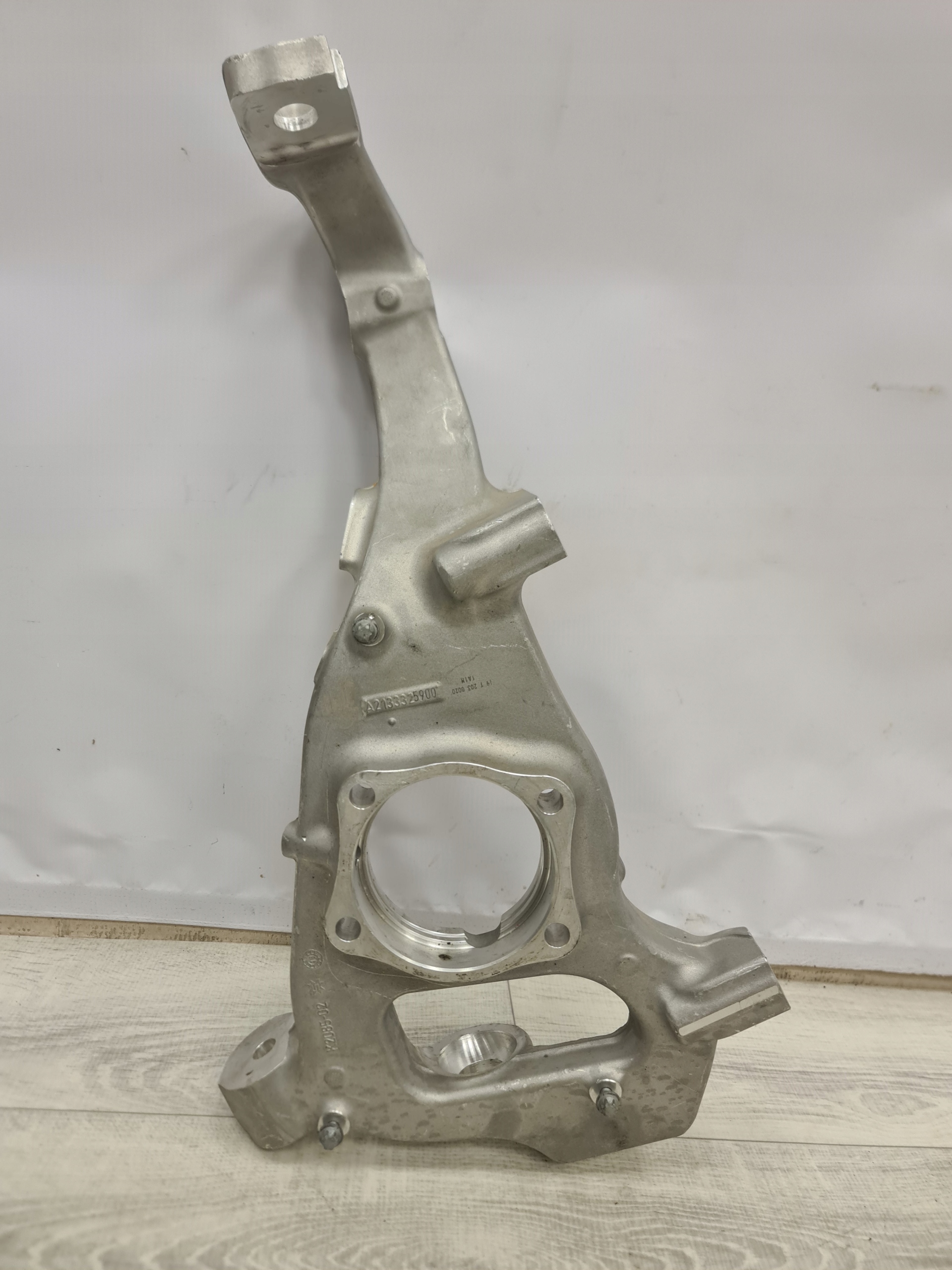 Mercedes W213 E63 AMG steering knuckle A2133325900 LEFT - galeria