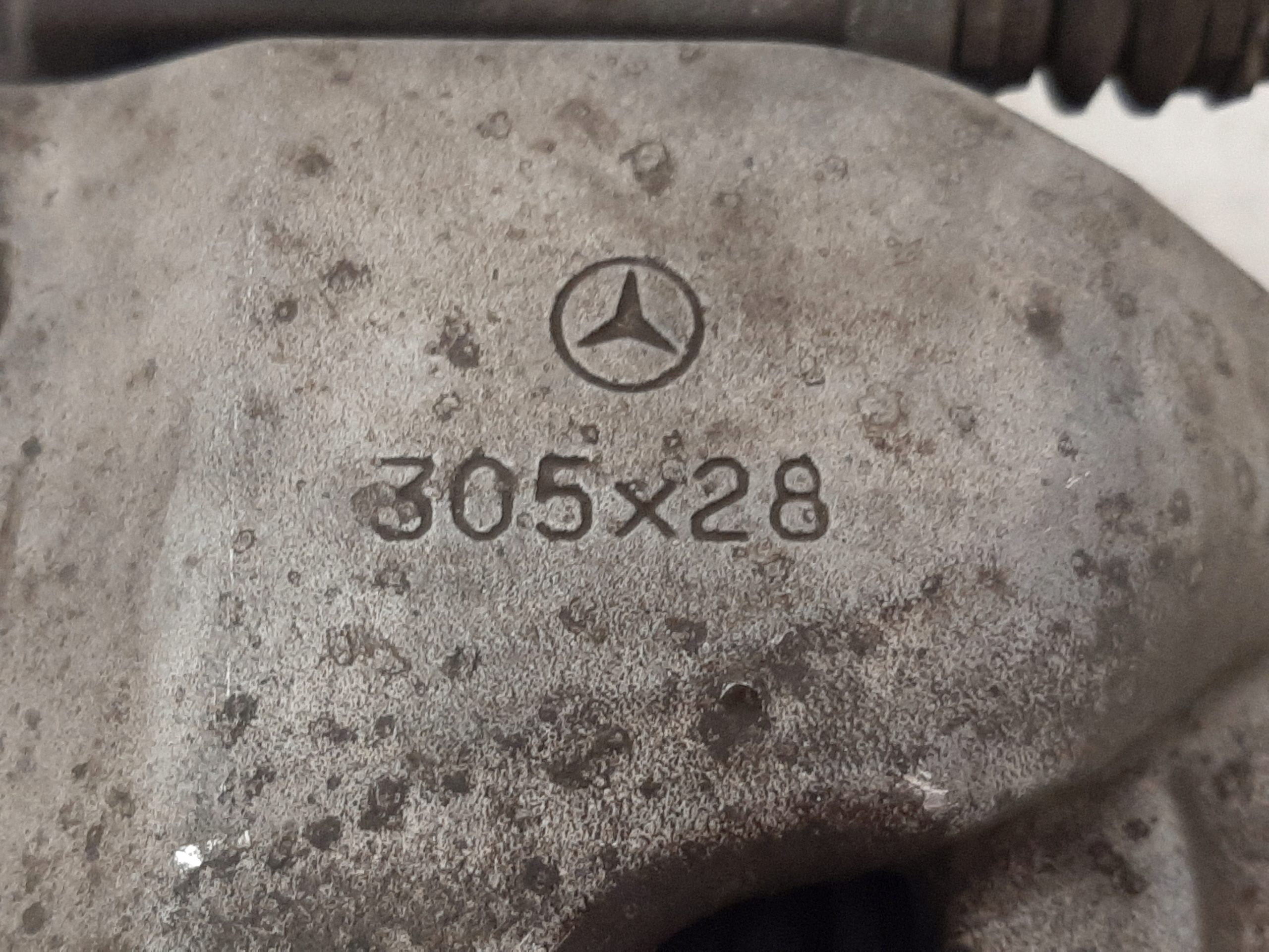 Bremssattel Mercedes W205 Vorne LINKS 305x28 - galeria