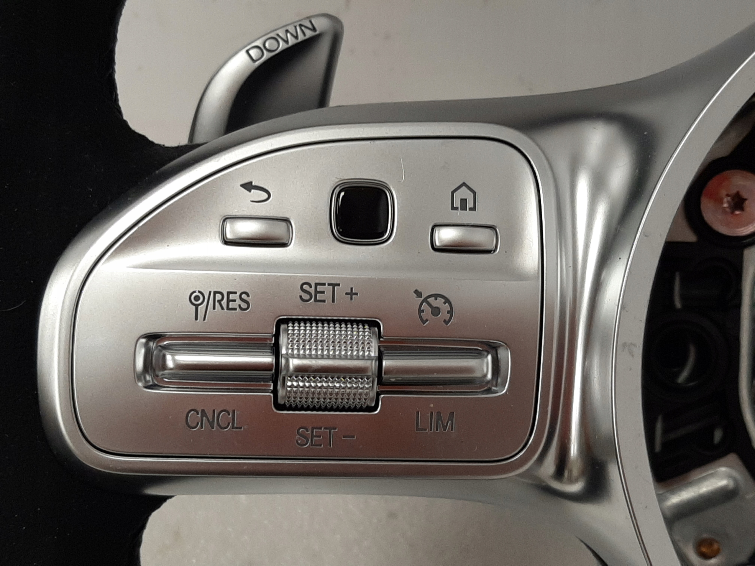 Рулевое колесо Mercedes AMG с подогревом и карбоновой алькантарой - galeria