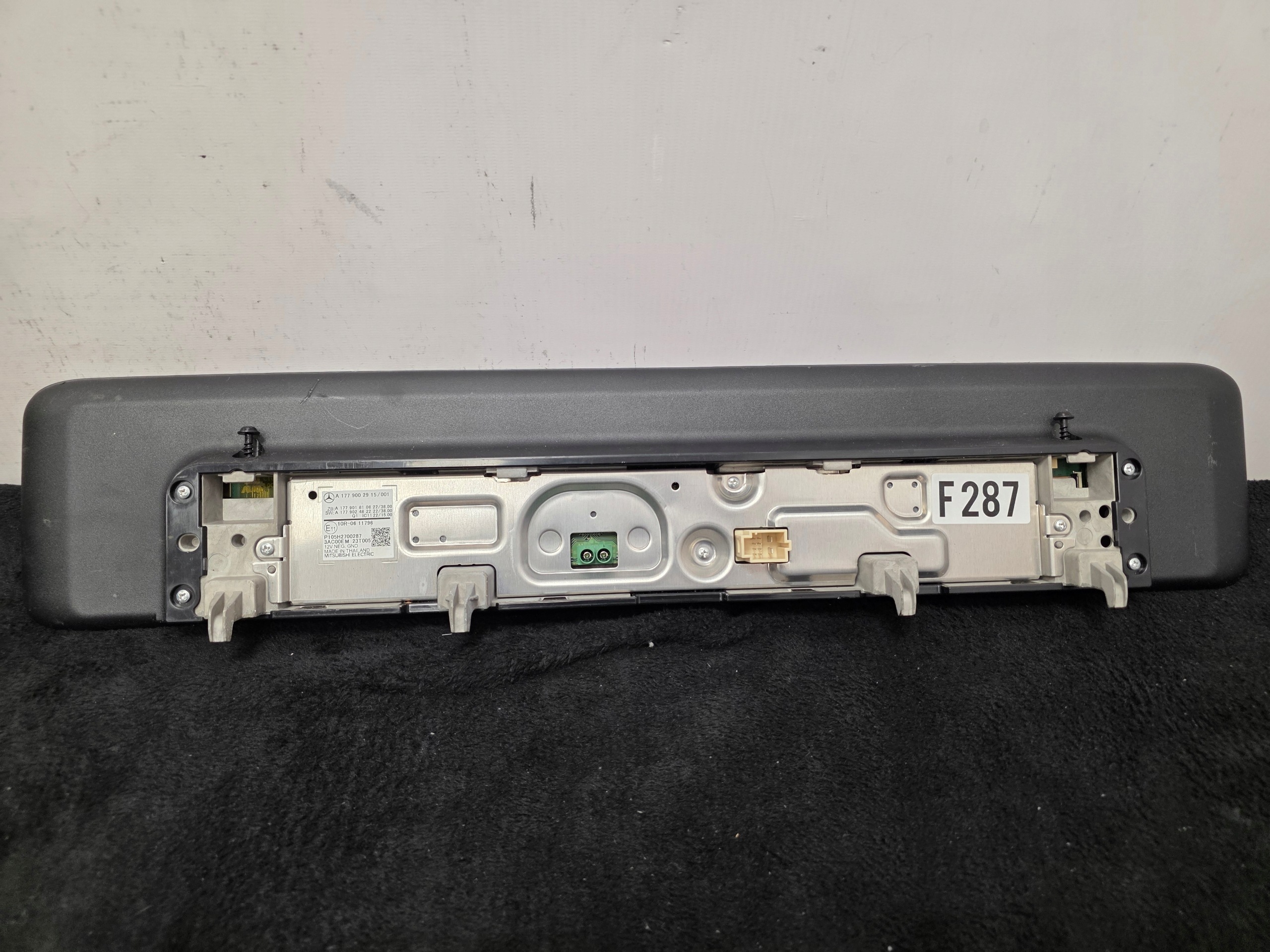 Wyświetlacz Ekran Licznik Mercedes W118 W177 Zegary - galeria