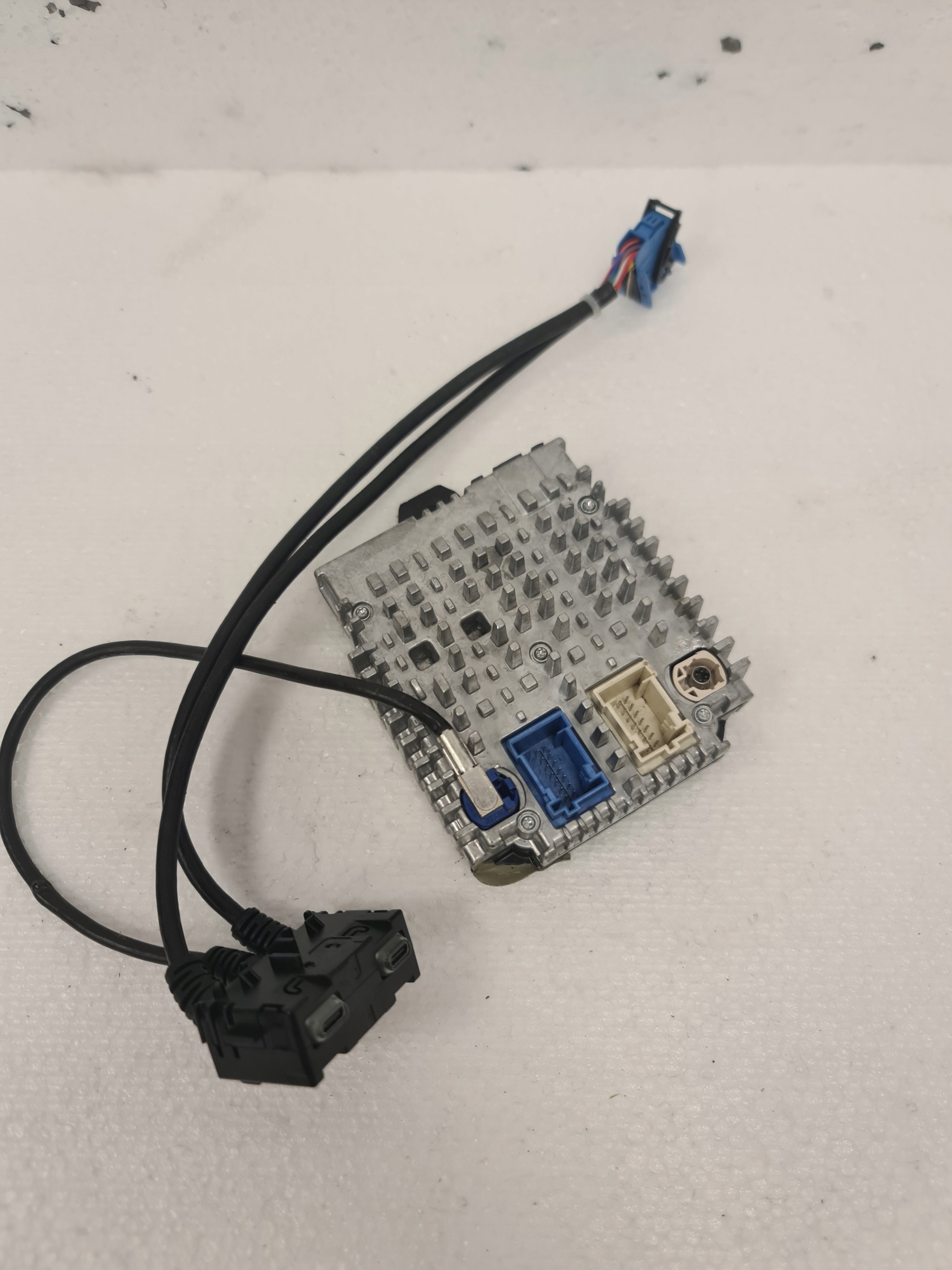 Moduł USB Mercedes W206 W295 A2068205401 - galeria