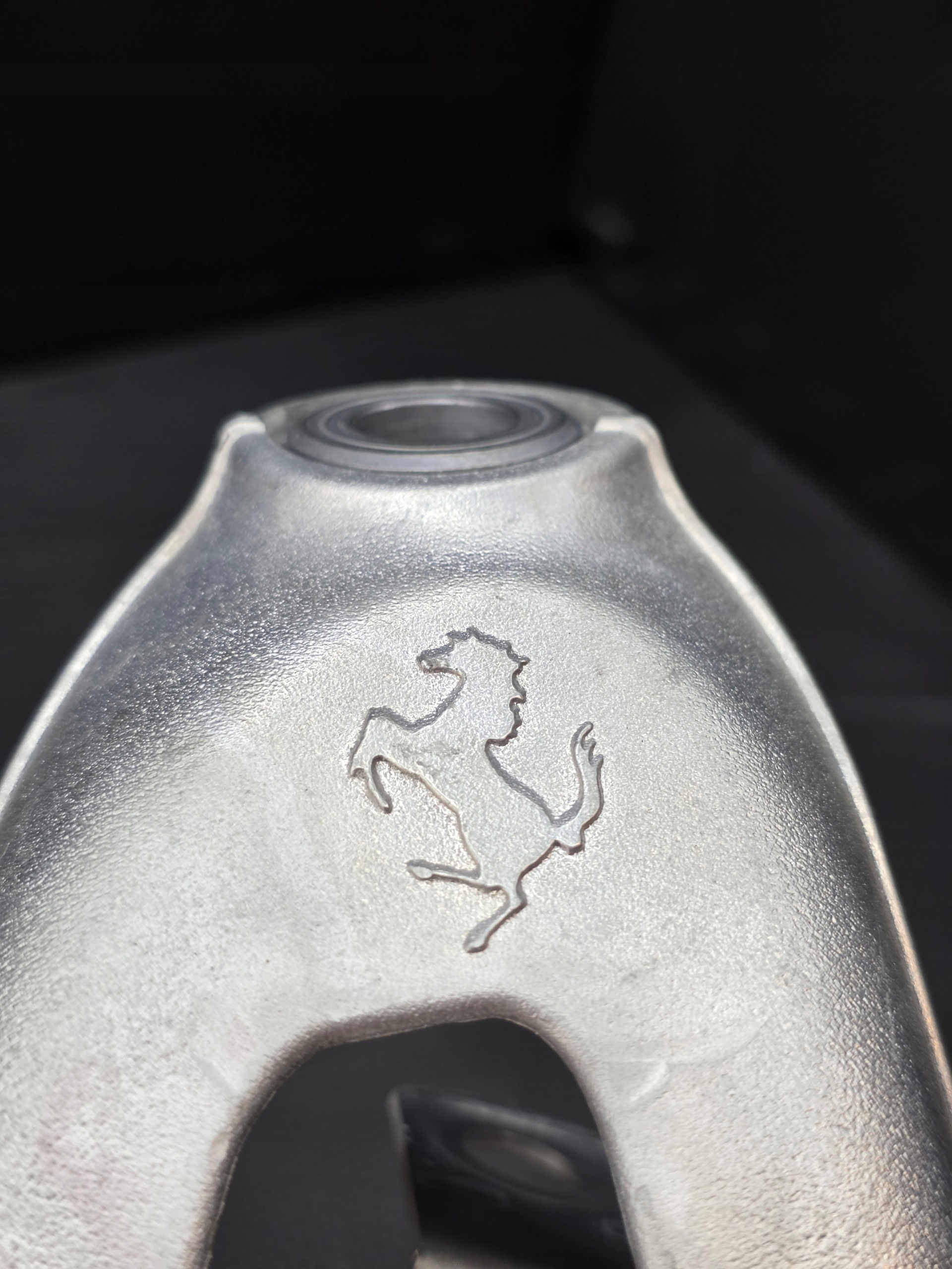 Zwrotnica Piasta Ferrari 12 cilindri 812 PRAWY PRZÓD - galeria