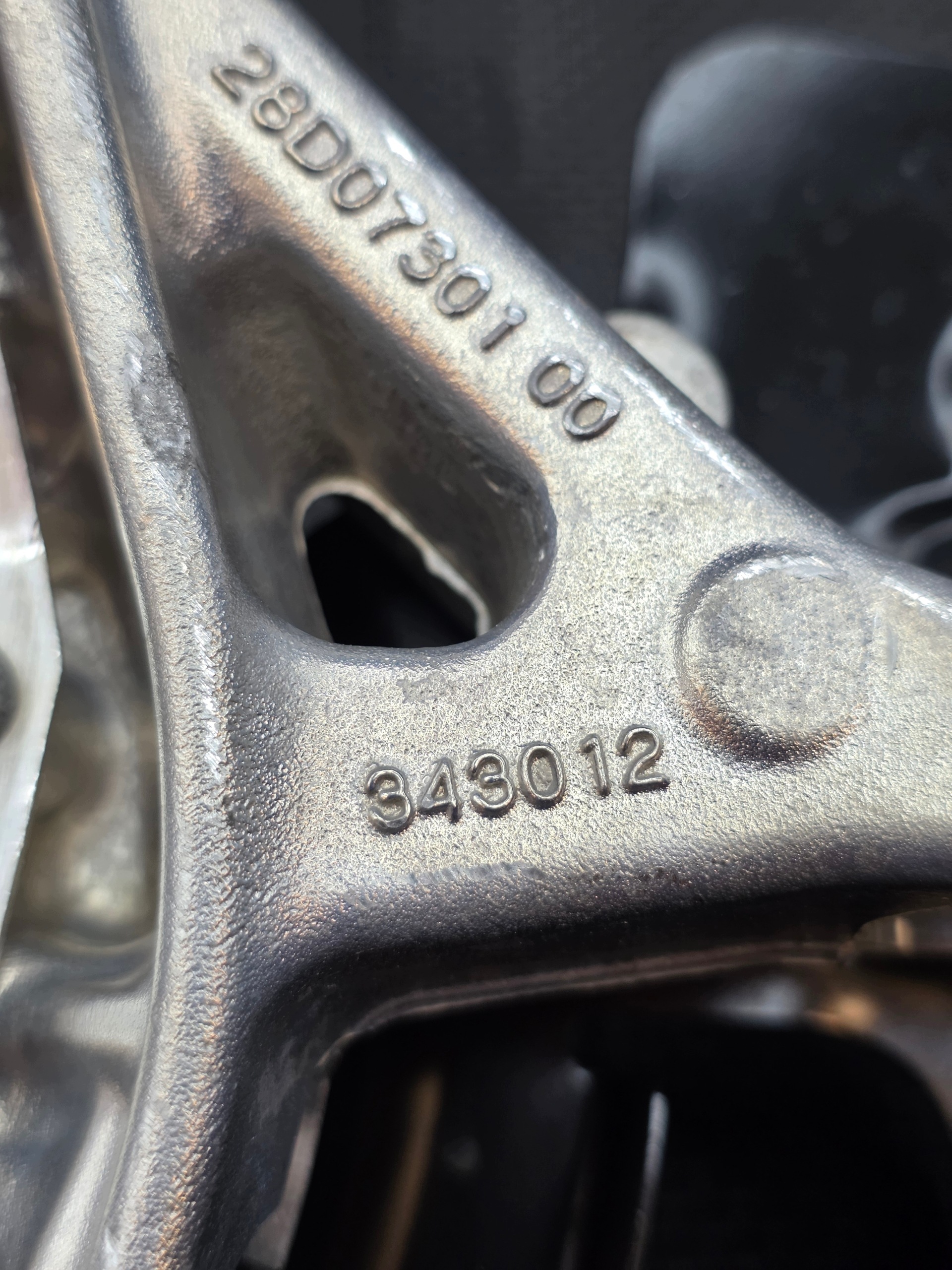 Zwrotnica Piasta Ferrari 296 LEWY PRZÓD 343012 - galeria
