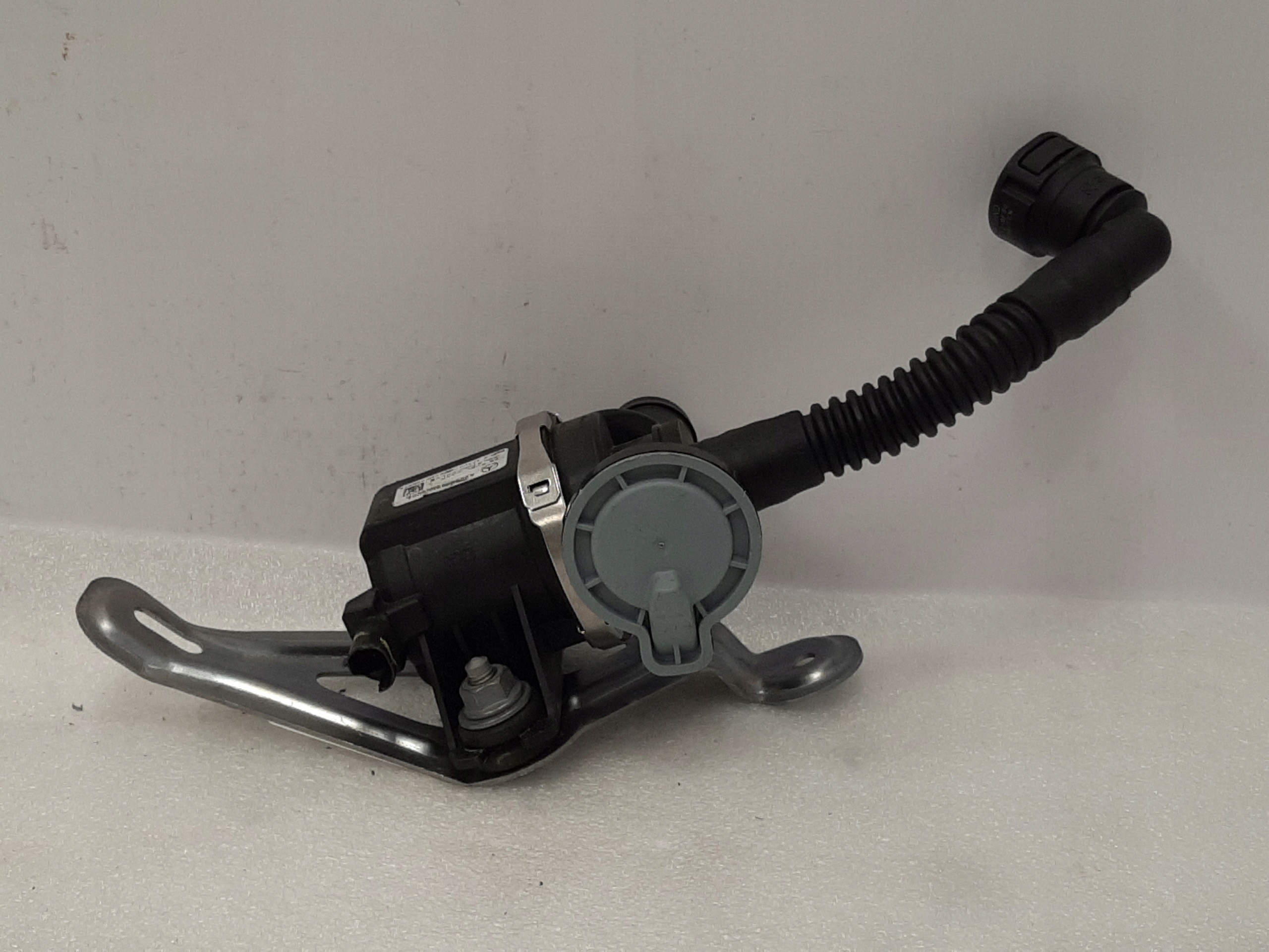 Pump Fuel Valve Mercedes W205 W213 A2054707102 - galeria