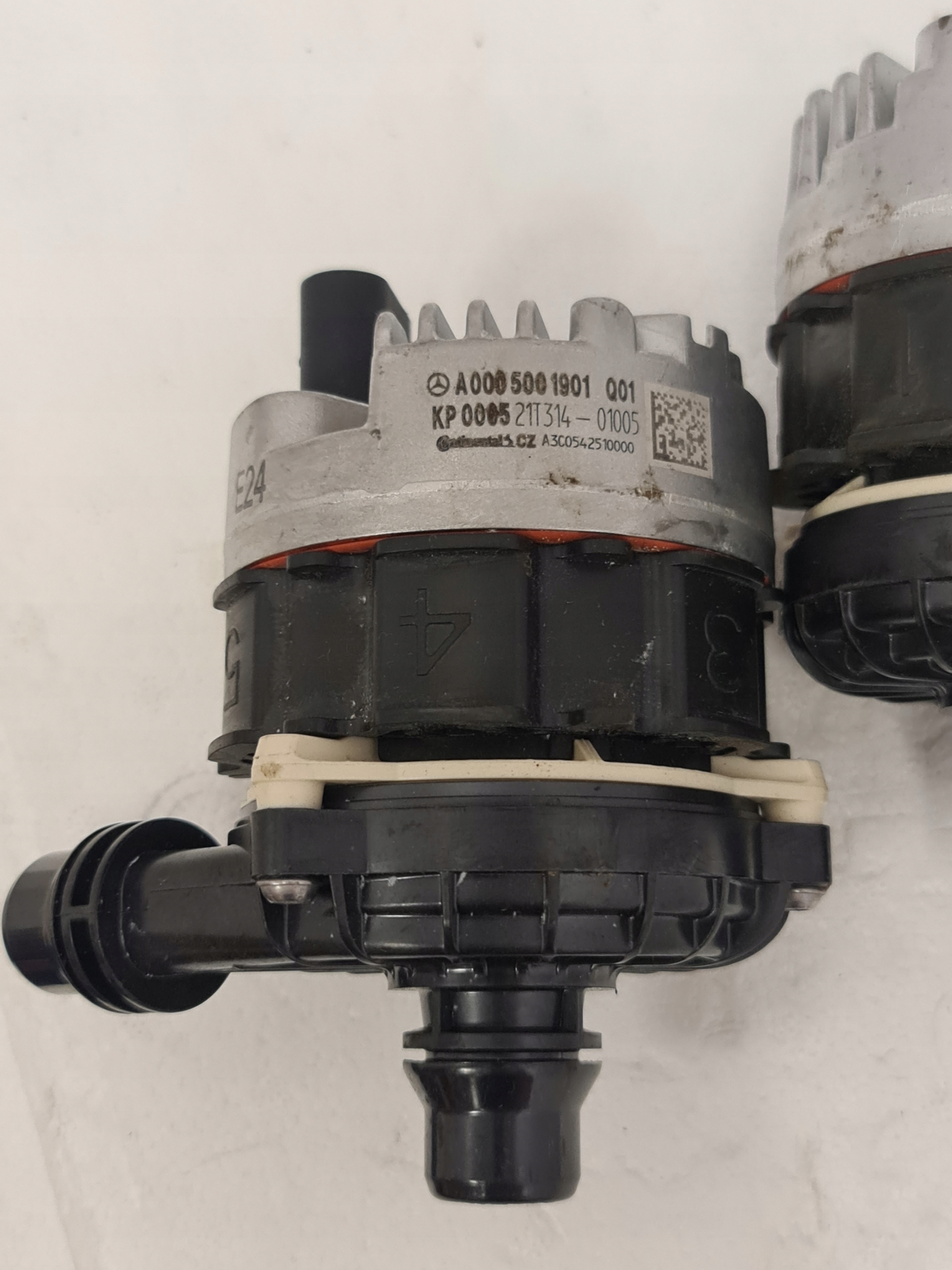 Wasserpumpe Mercedes W206 A0005001901 - galeria