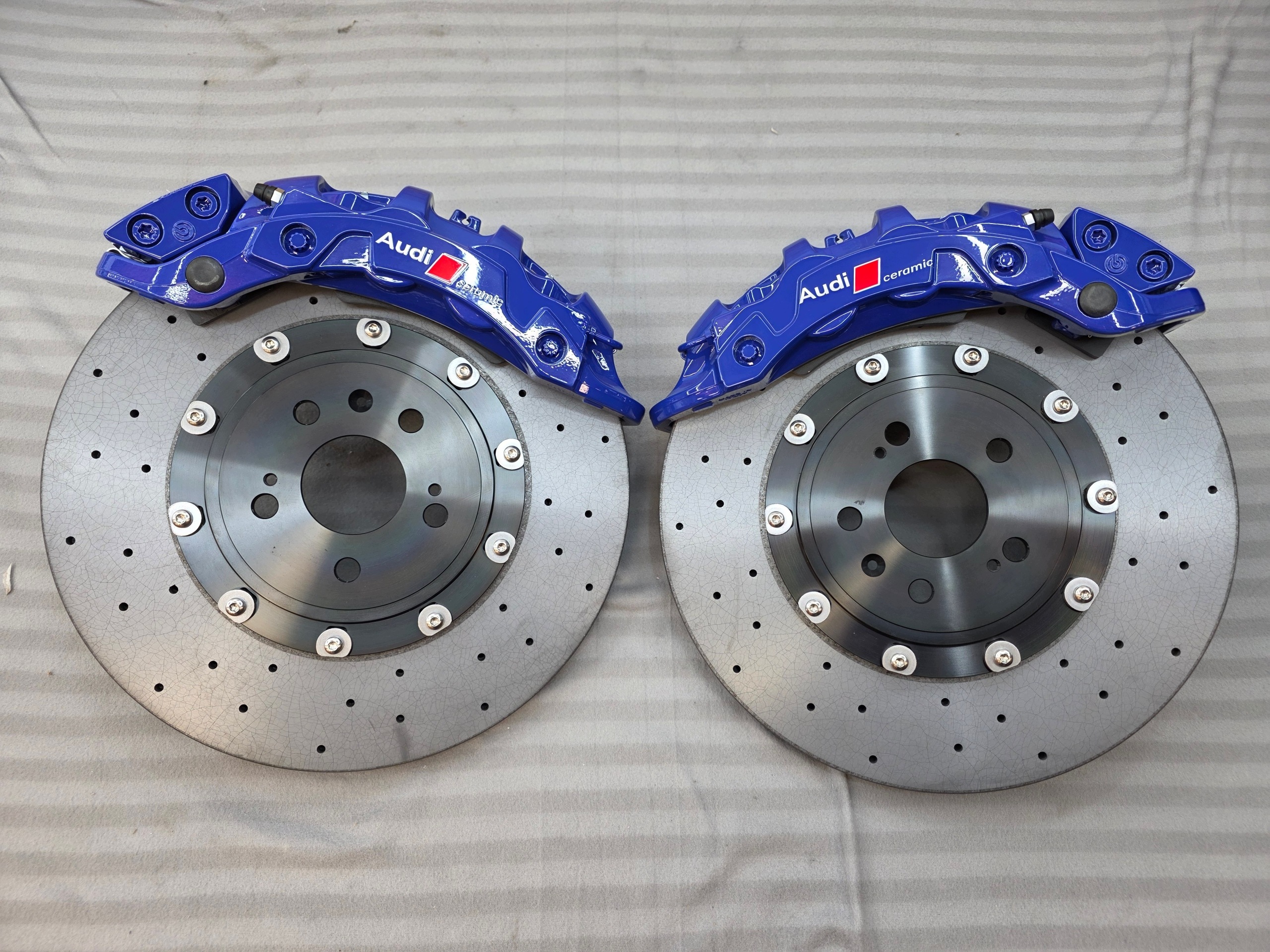 Zdjęcie produktu Tarcze Ceramiczne VAG MQB VW Audi TTRS RS3 8V 8Y Hamulce Zaciski Ceramika