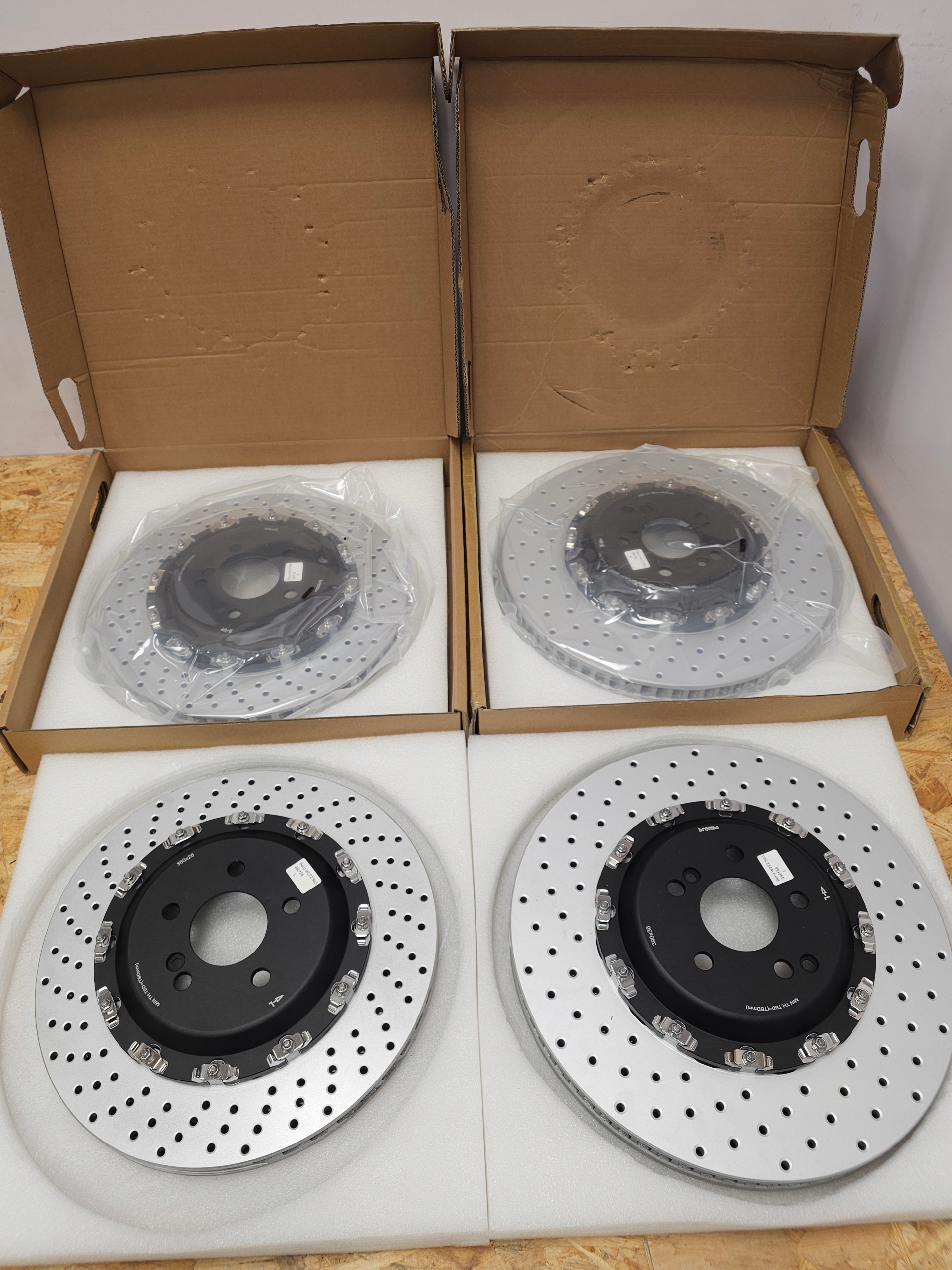 Zdjęcie produktu Conversion CERAMIC -> STEEL Set Discs Pads Mercedes W213 W190 W205