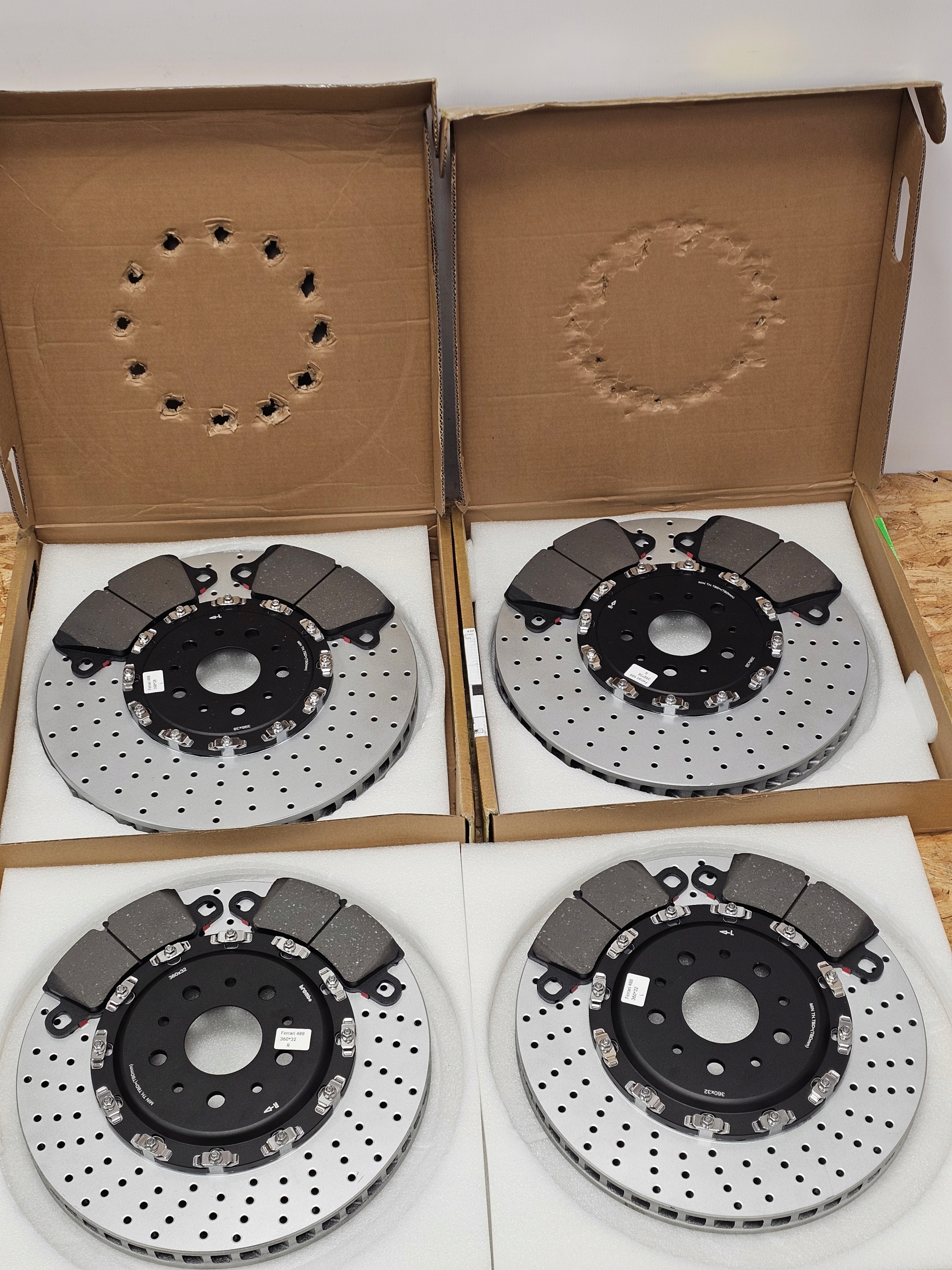 Zdjęcie produktu Conversion CERAMIC -> STEEL Set of discs and pads for Ferrari Roma