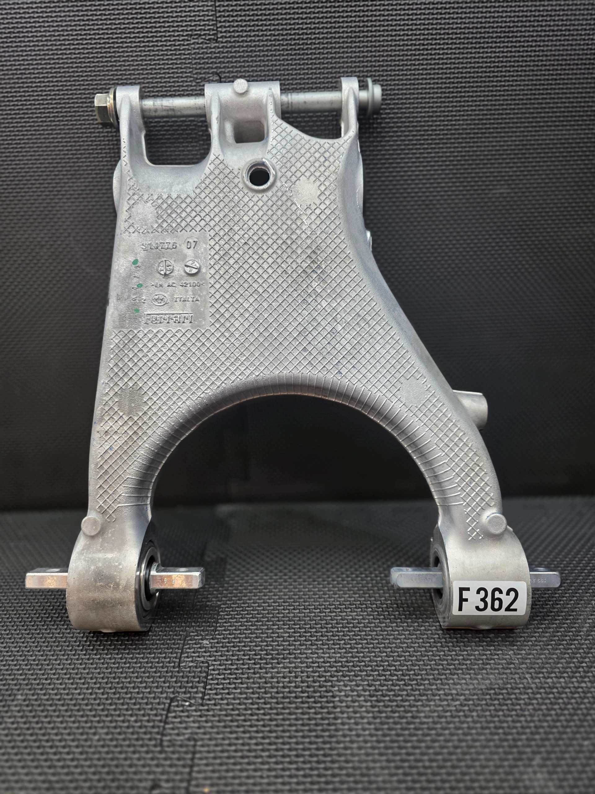 Zdjęcie produktu Wahacz tył tylny lewy FERRARI 896443 911176