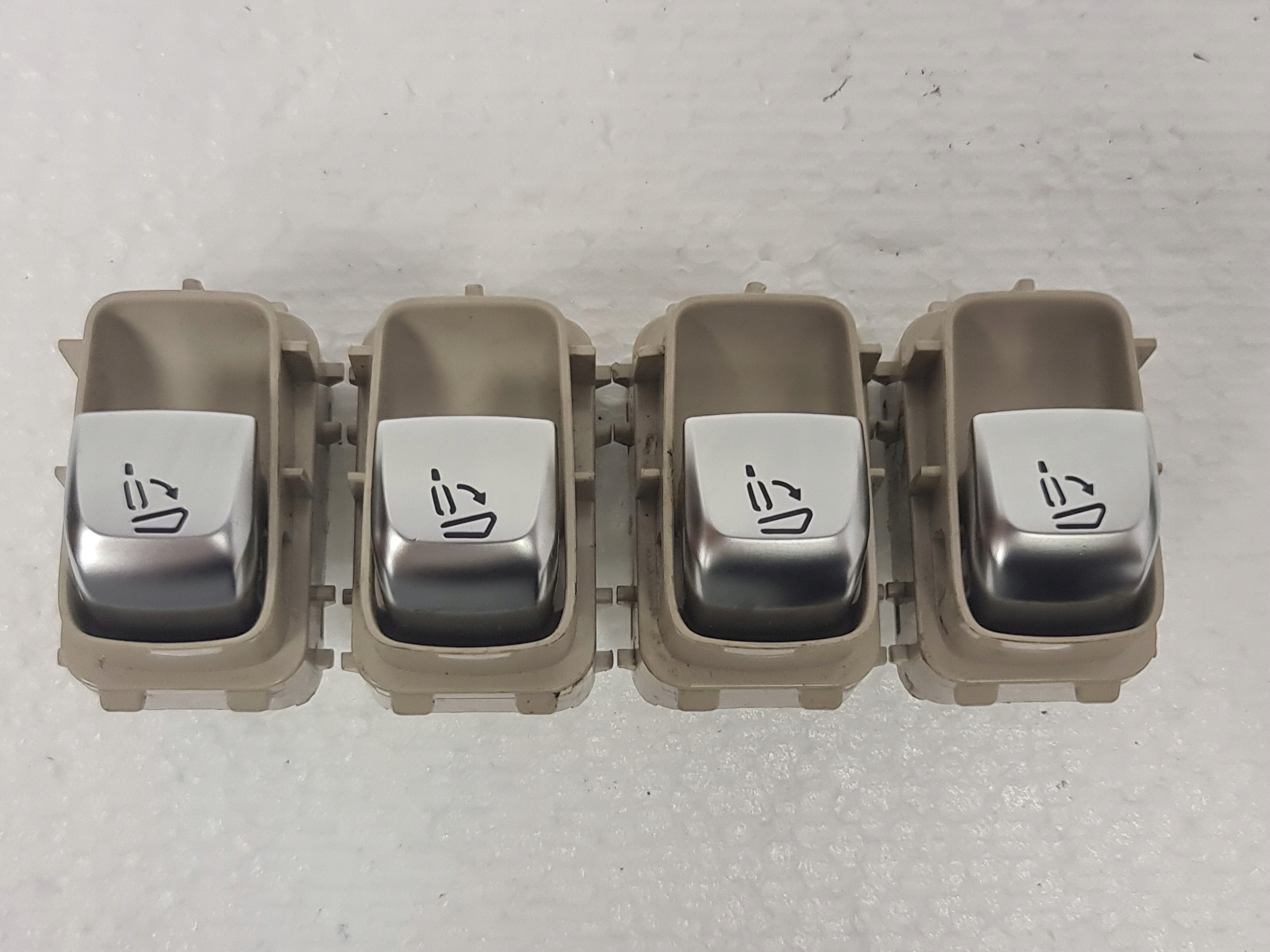 Zdjęcie produktu Przełącznik uchylania fotela Mercedes W205 W253 L
