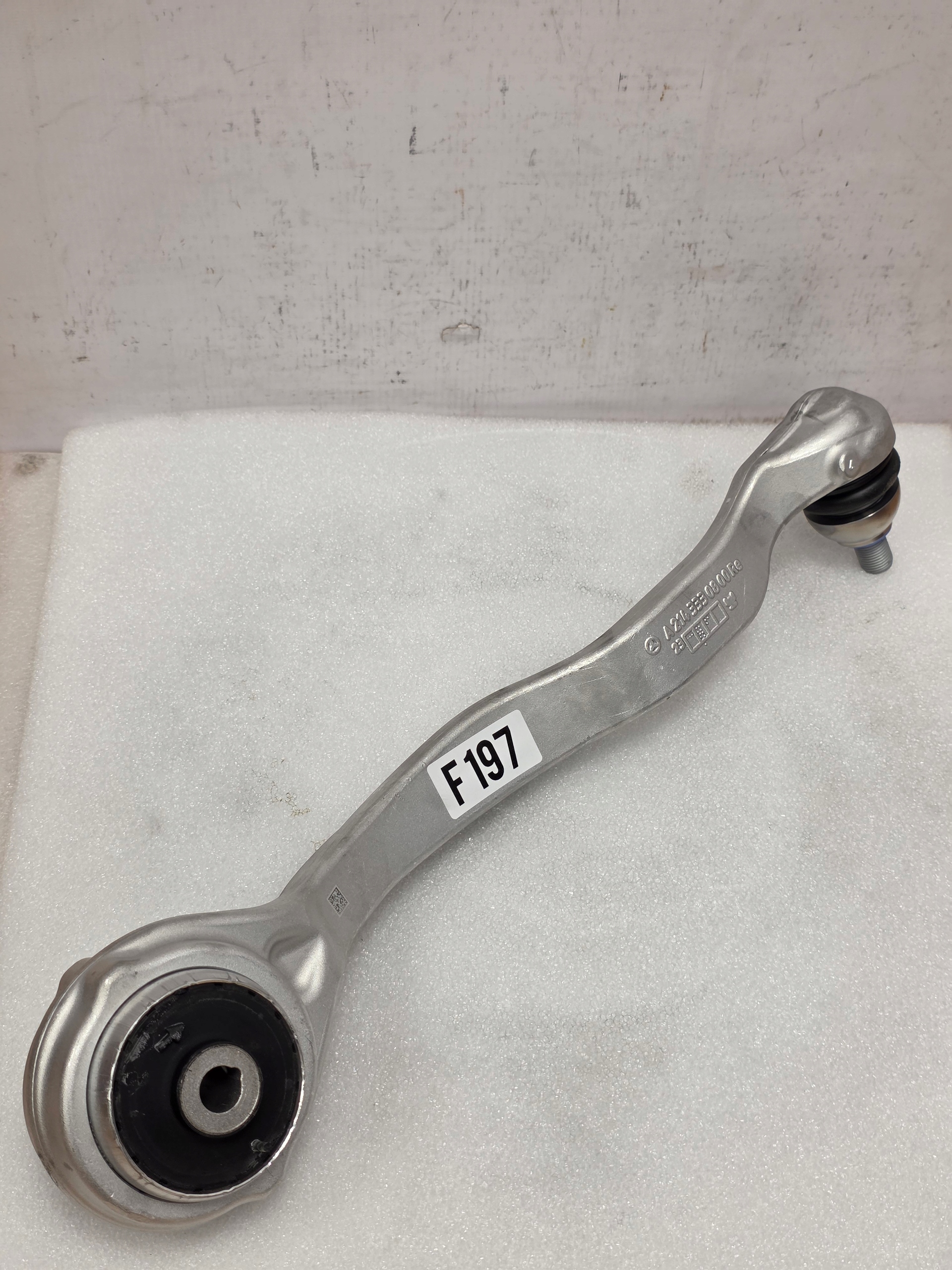 Zdjęcie produktu Wahacz Przedni Prawy Mercedes W214 W236 4Matic A2143330800 RE